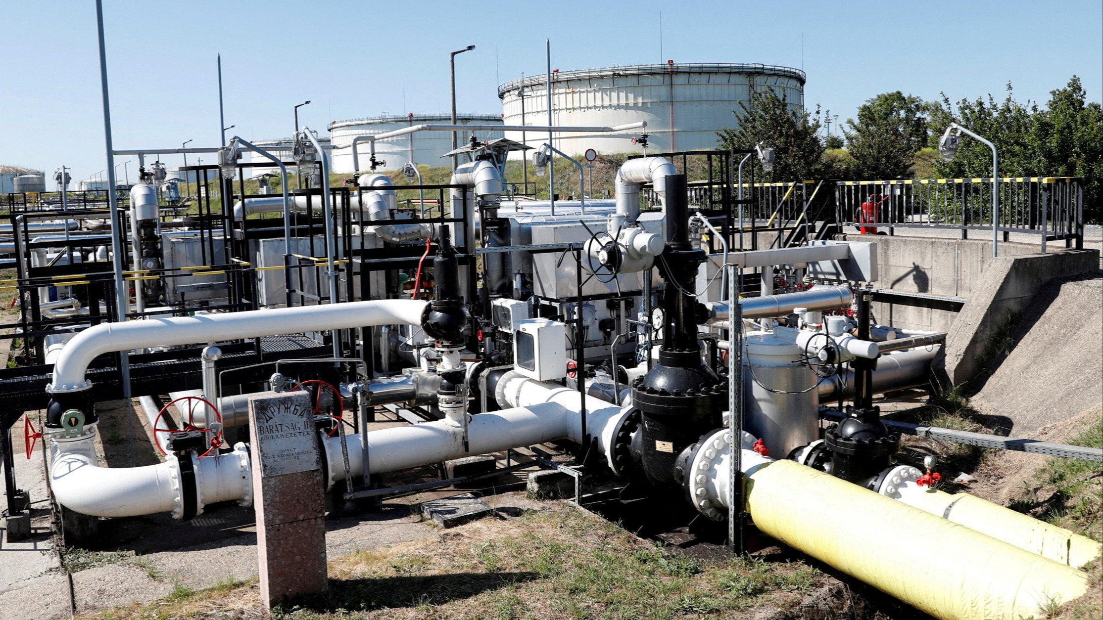 d1e00ek4ebabms.cloudfront.net image