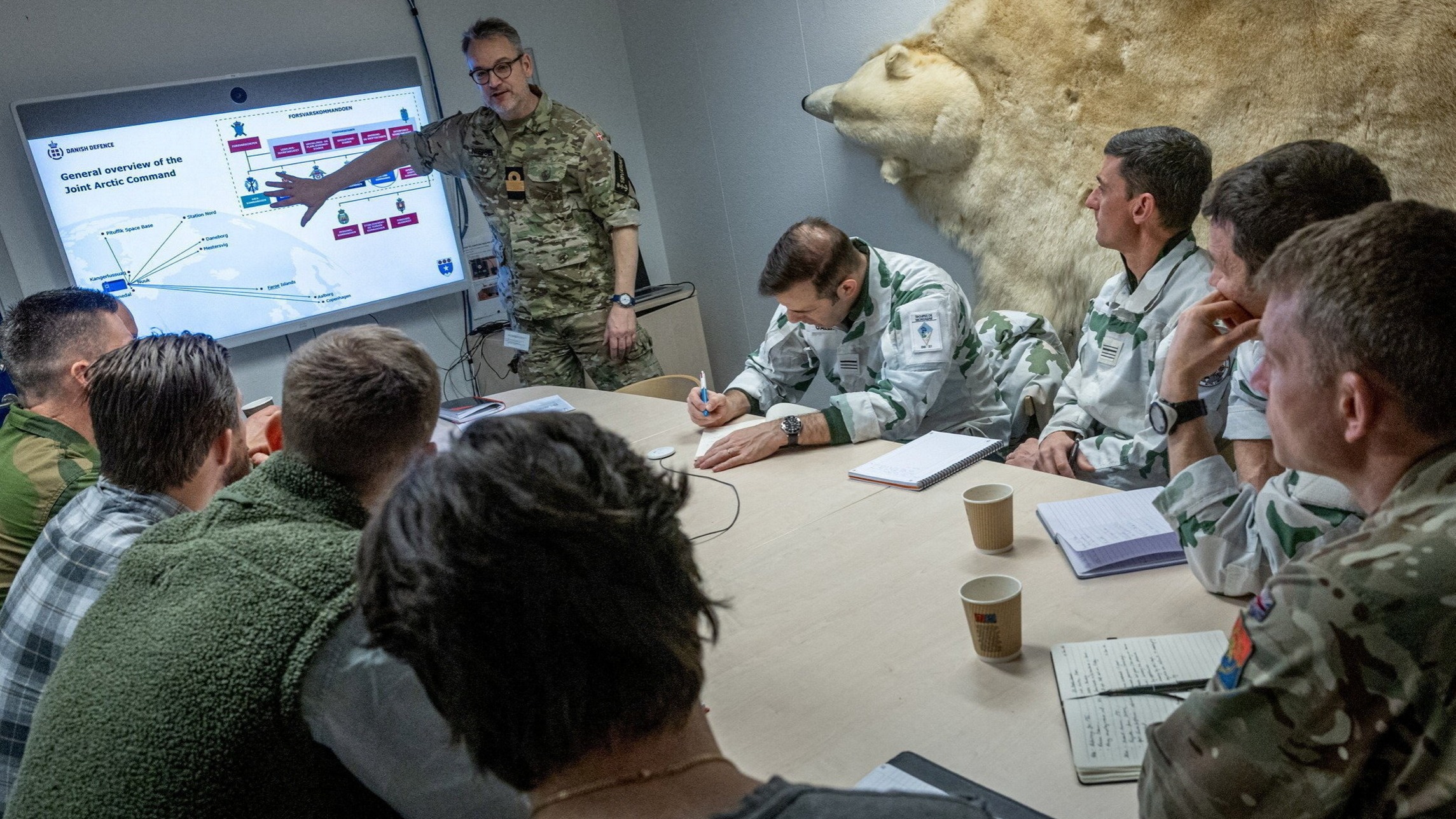 d1e00ek4ebabms.cloudfront.net image