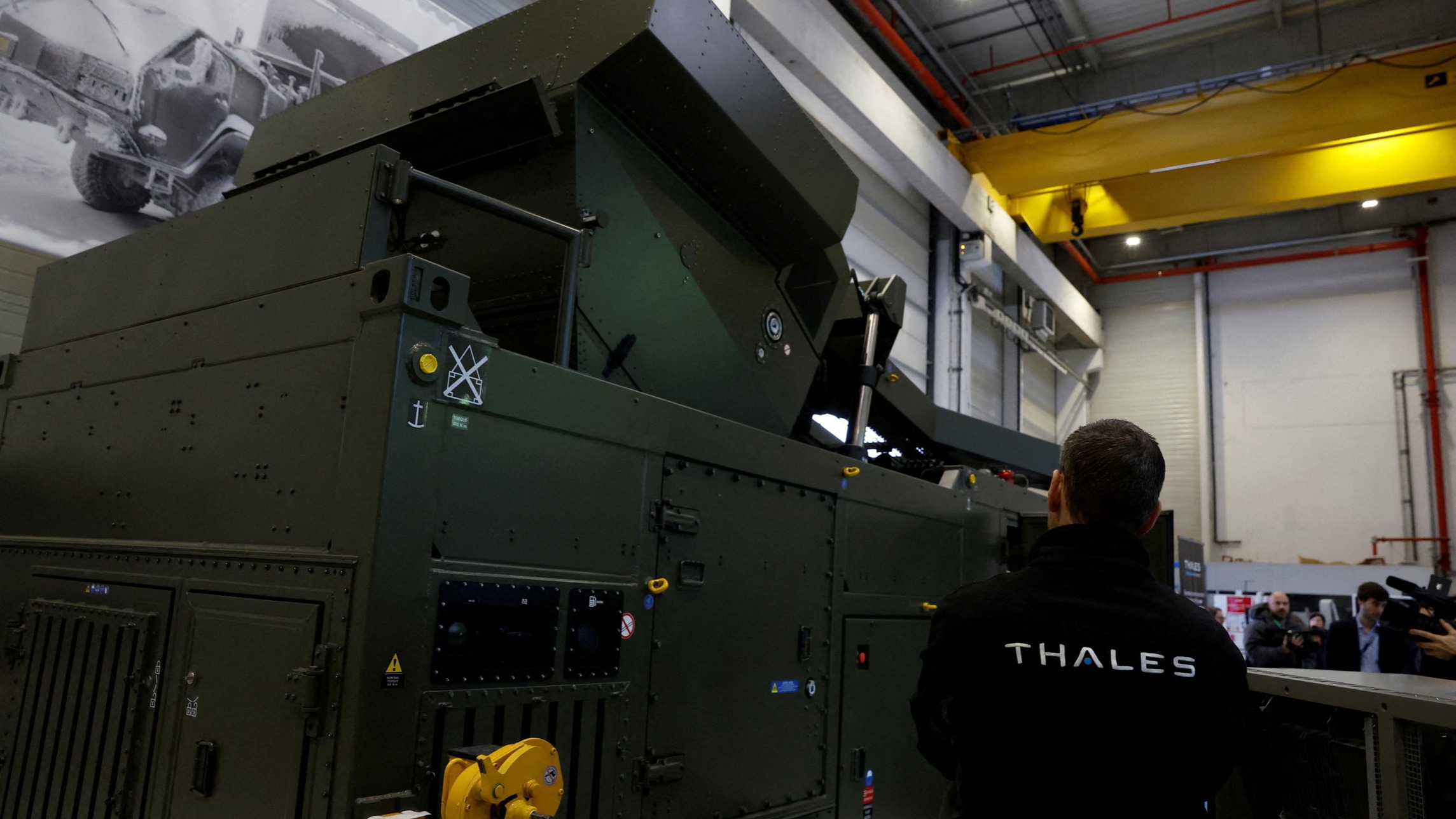 d1e00ek4ebabms.cloudfront.net image