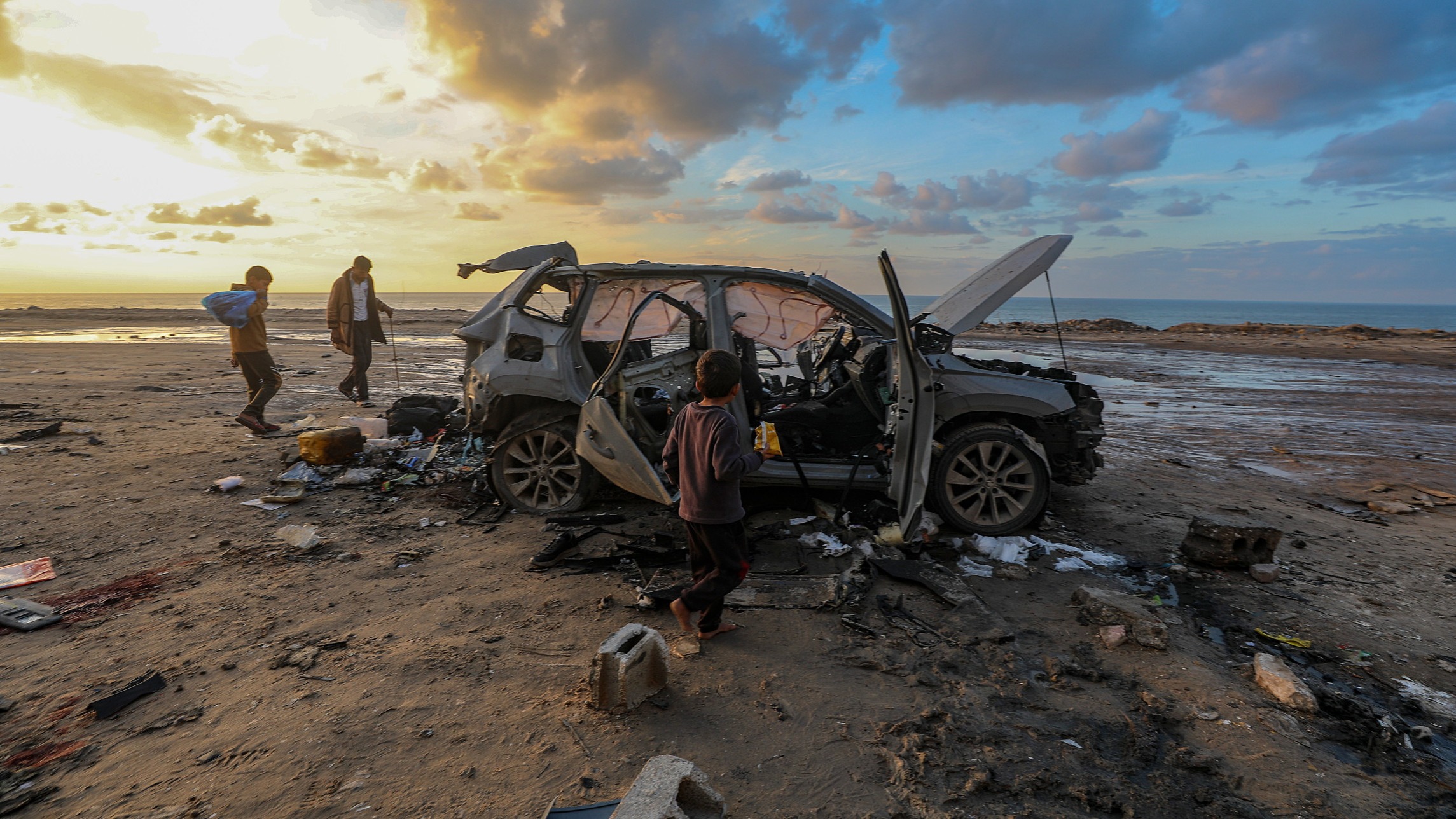 d1e00ek4ebabms.cloudfront.net image