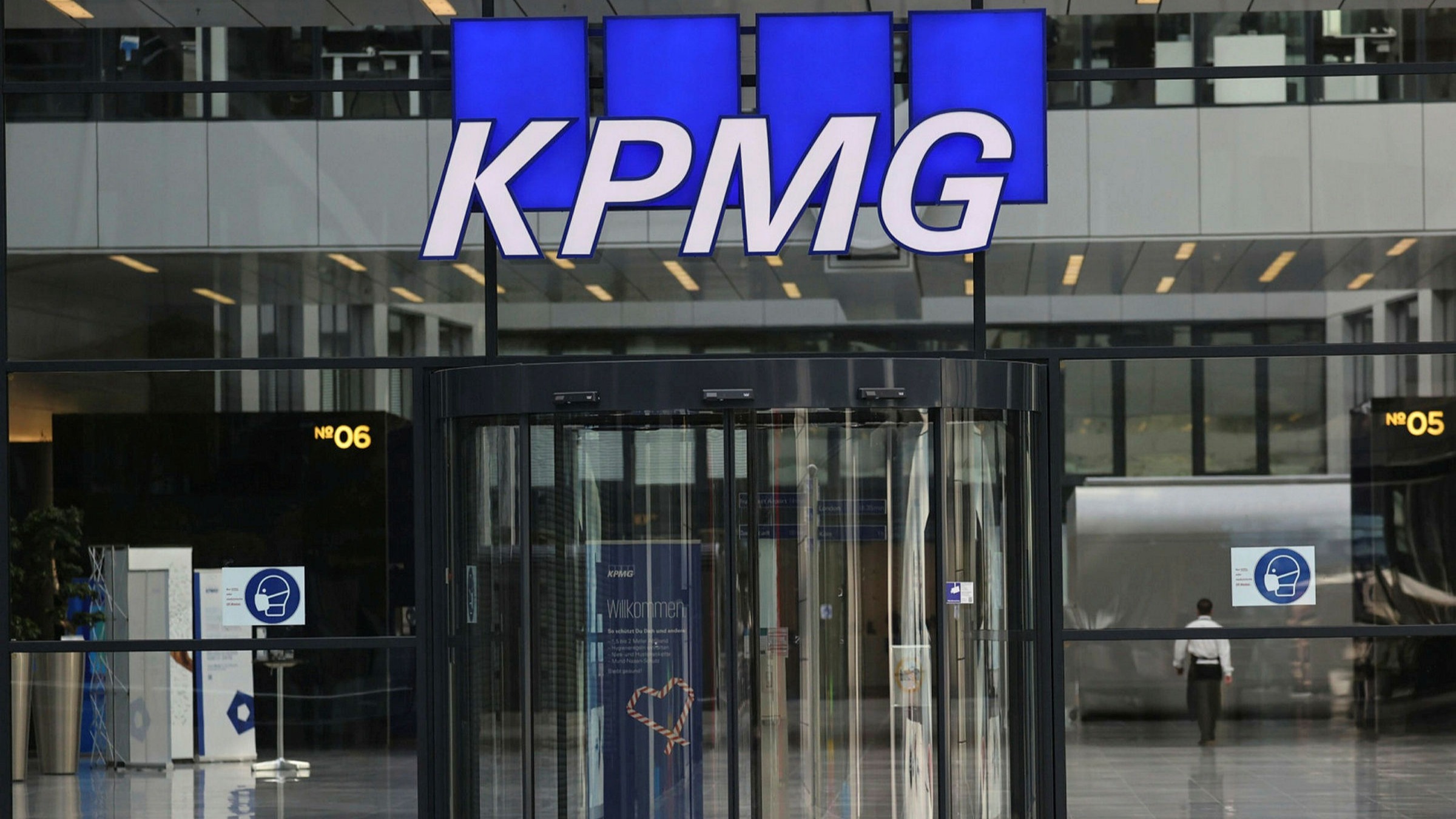 Kpmg Settles Legal Claims After Failing To Spot Fraud At Chinese Group Financial Times