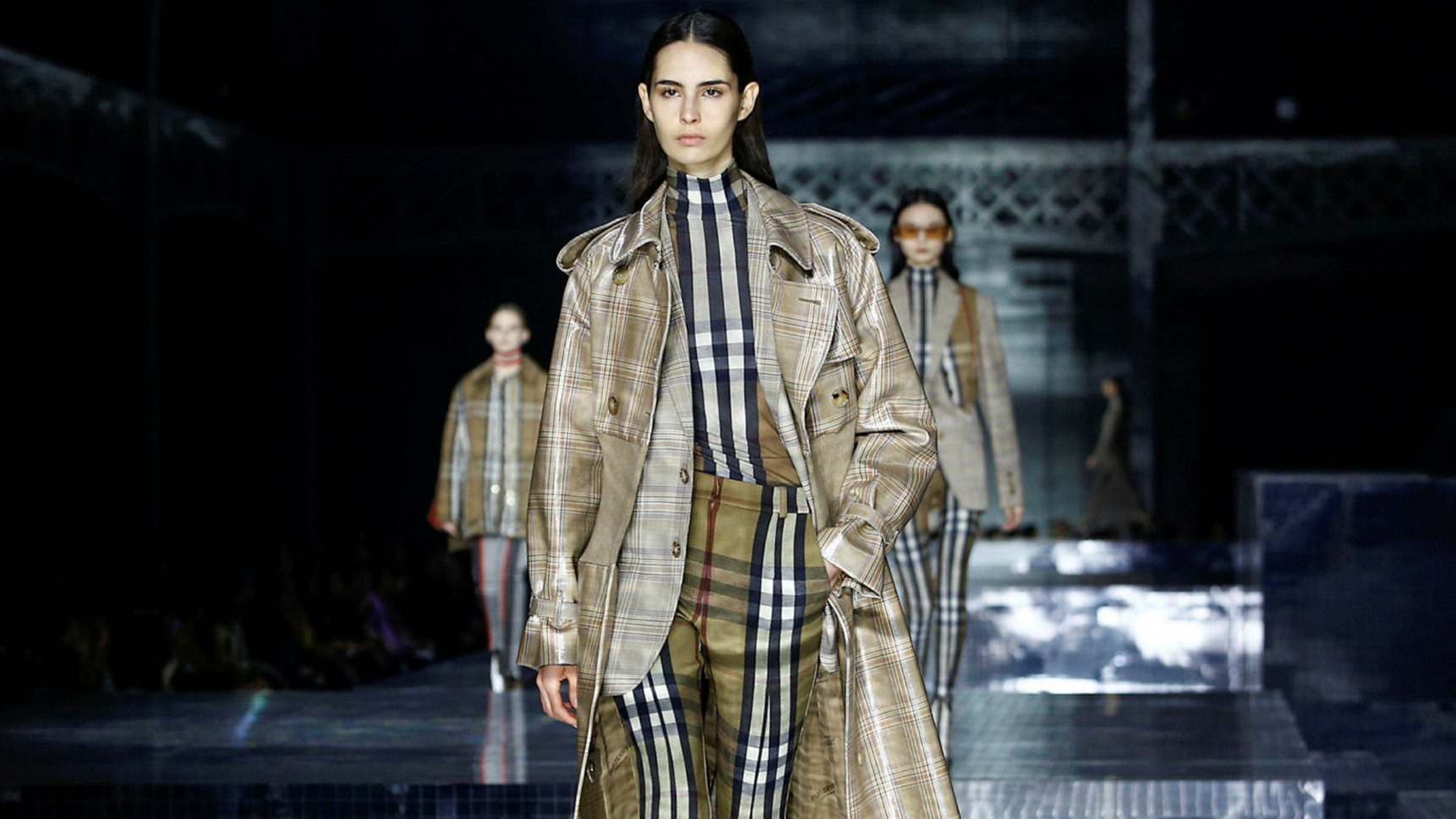 Burberry's China and South Korea sales bounce back | Financial Times