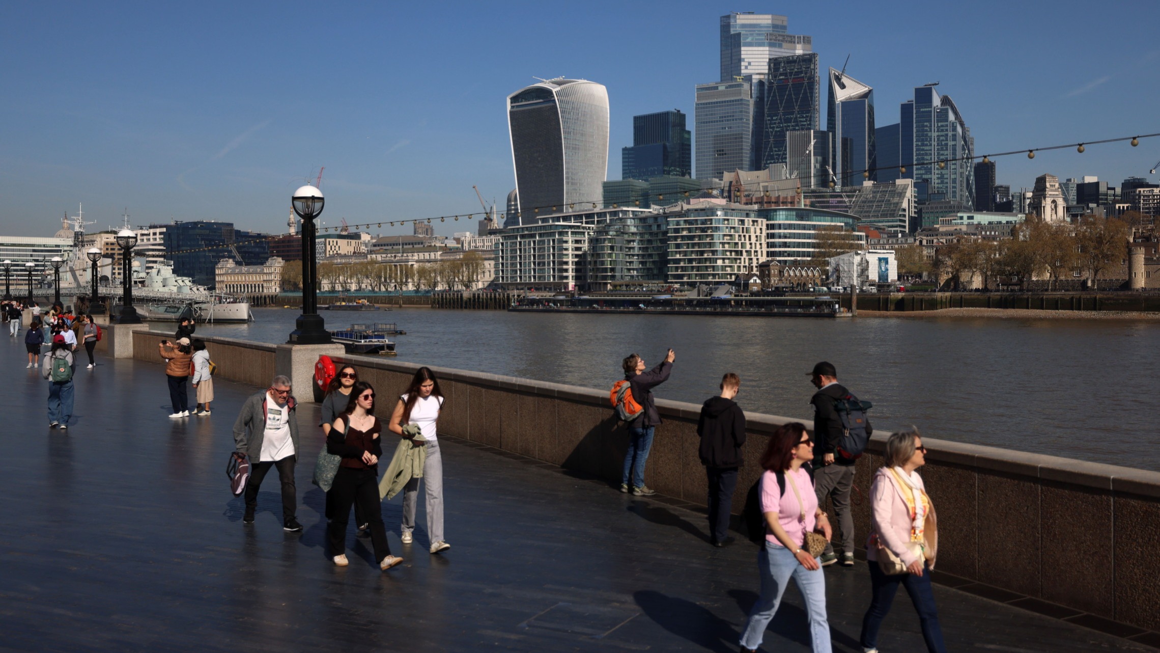 d1e00ek4ebabms.cloudfront.net image