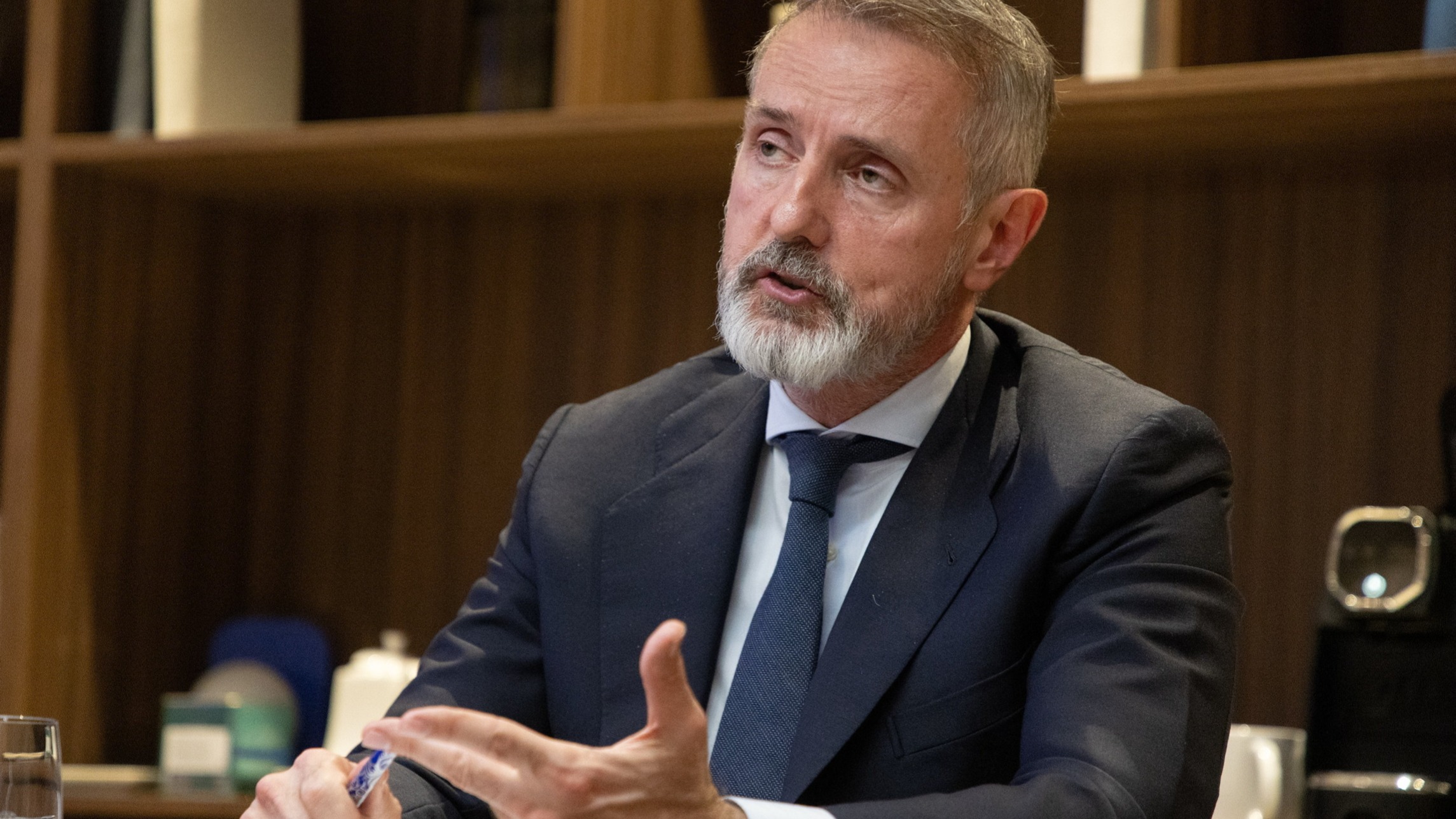 d1e00ek4ebabms.cloudfront.net image