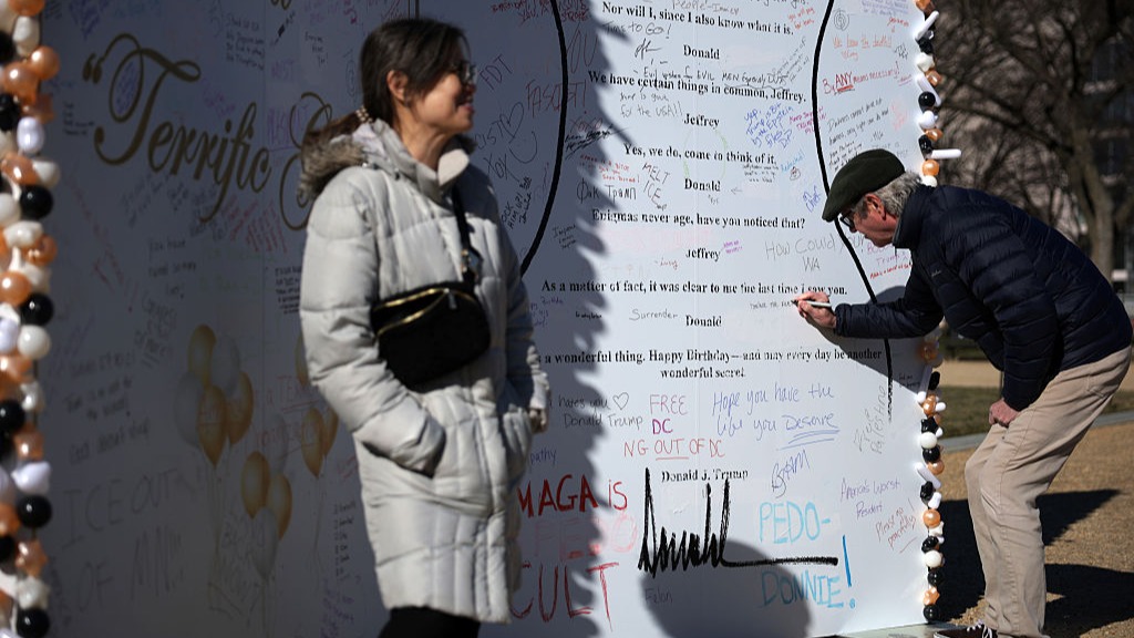 d1e00ek4ebabms.cloudfront.net image