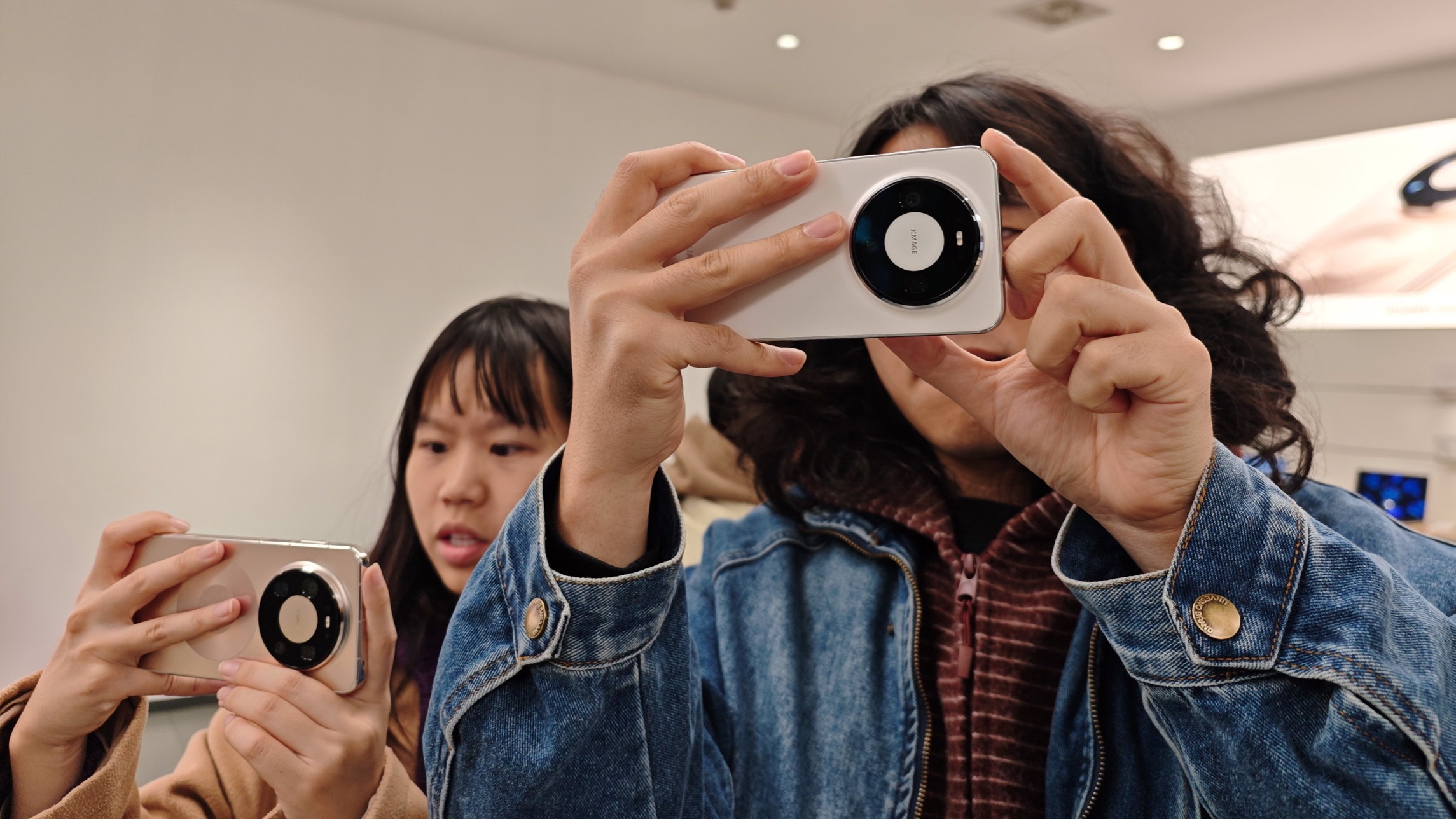 d1e00ek4ebabms.cloudfront.net image