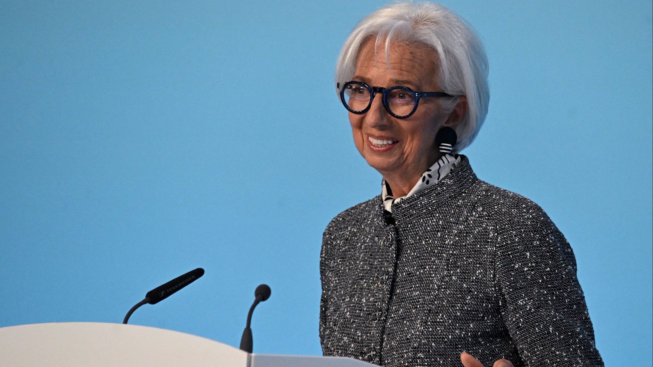 d1e00ek4ebabms.cloudfront.net image