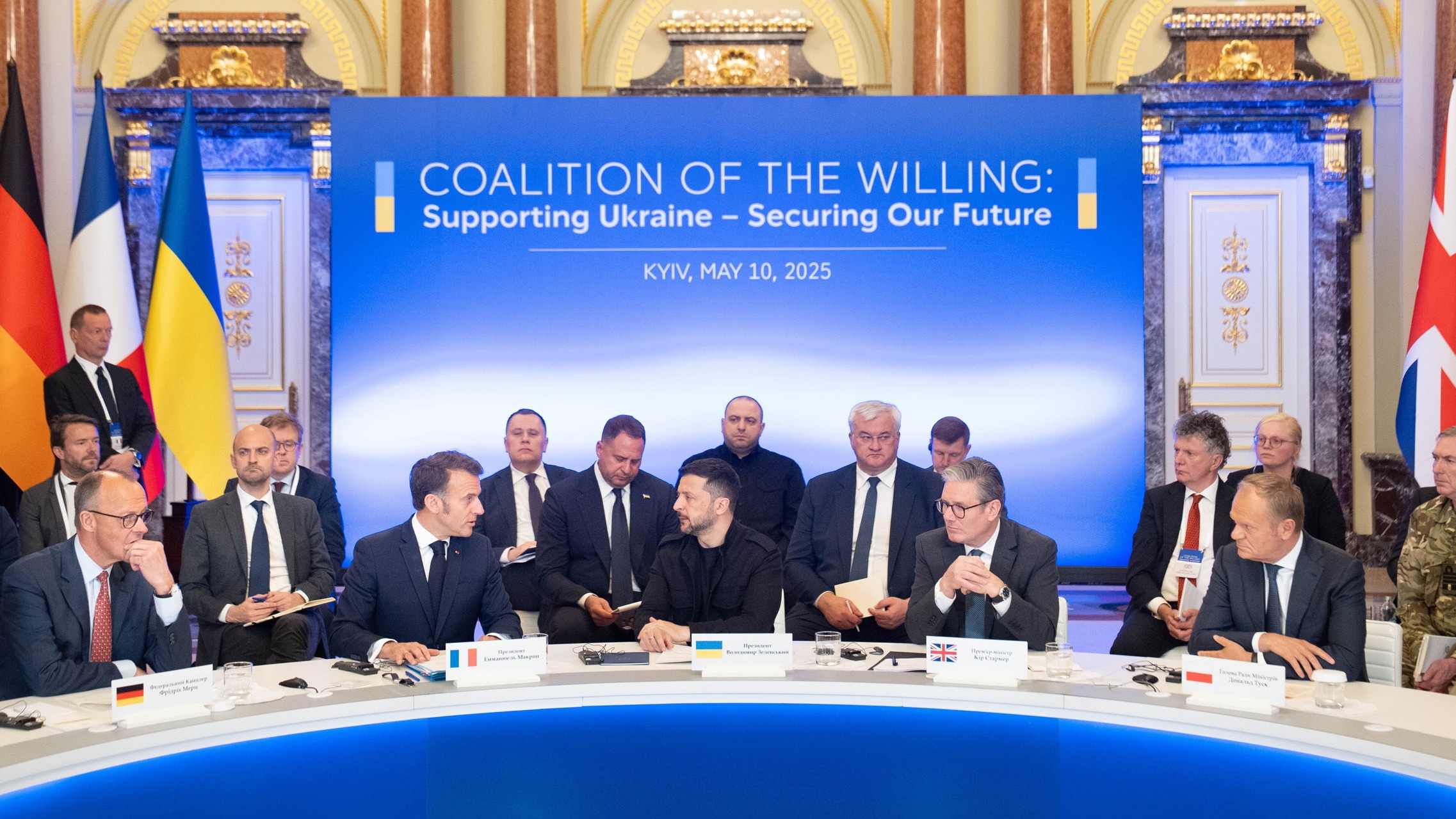 d1e00ek4ebabms.cloudfront.net image