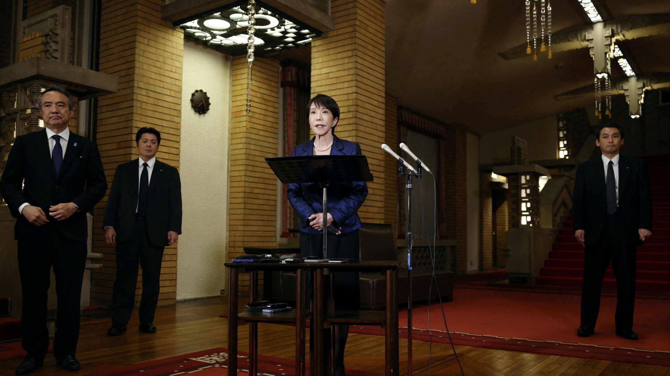 d1e00ek4ebabms.cloudfront.net image