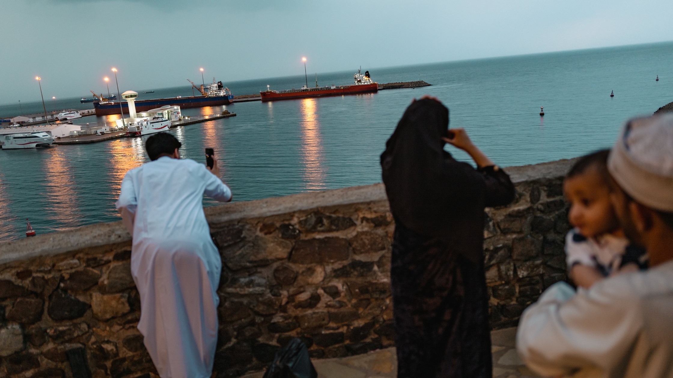 d1e00ek4ebabms.cloudfront.net image