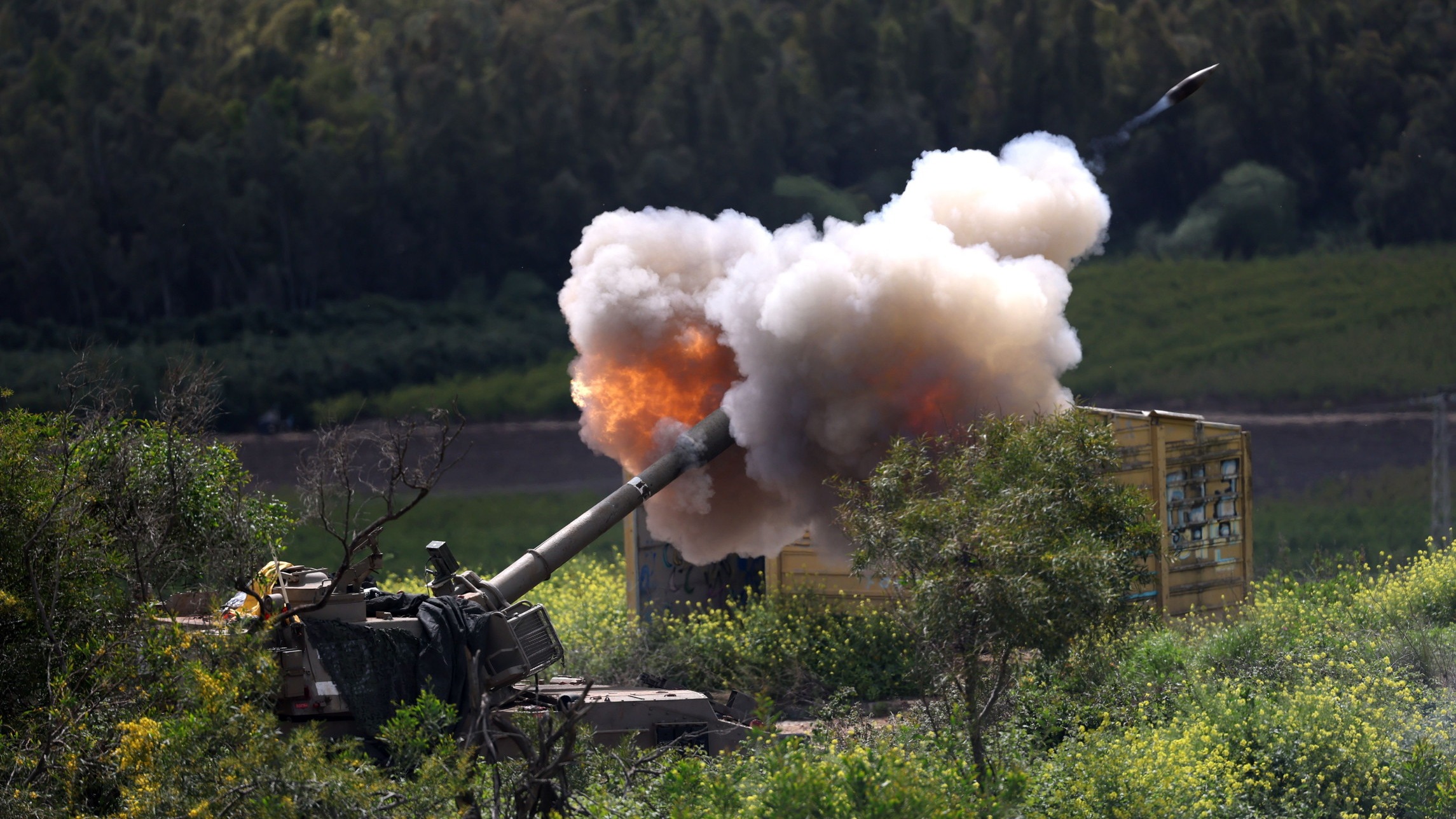 d1e00ek4ebabms.cloudfront.net image