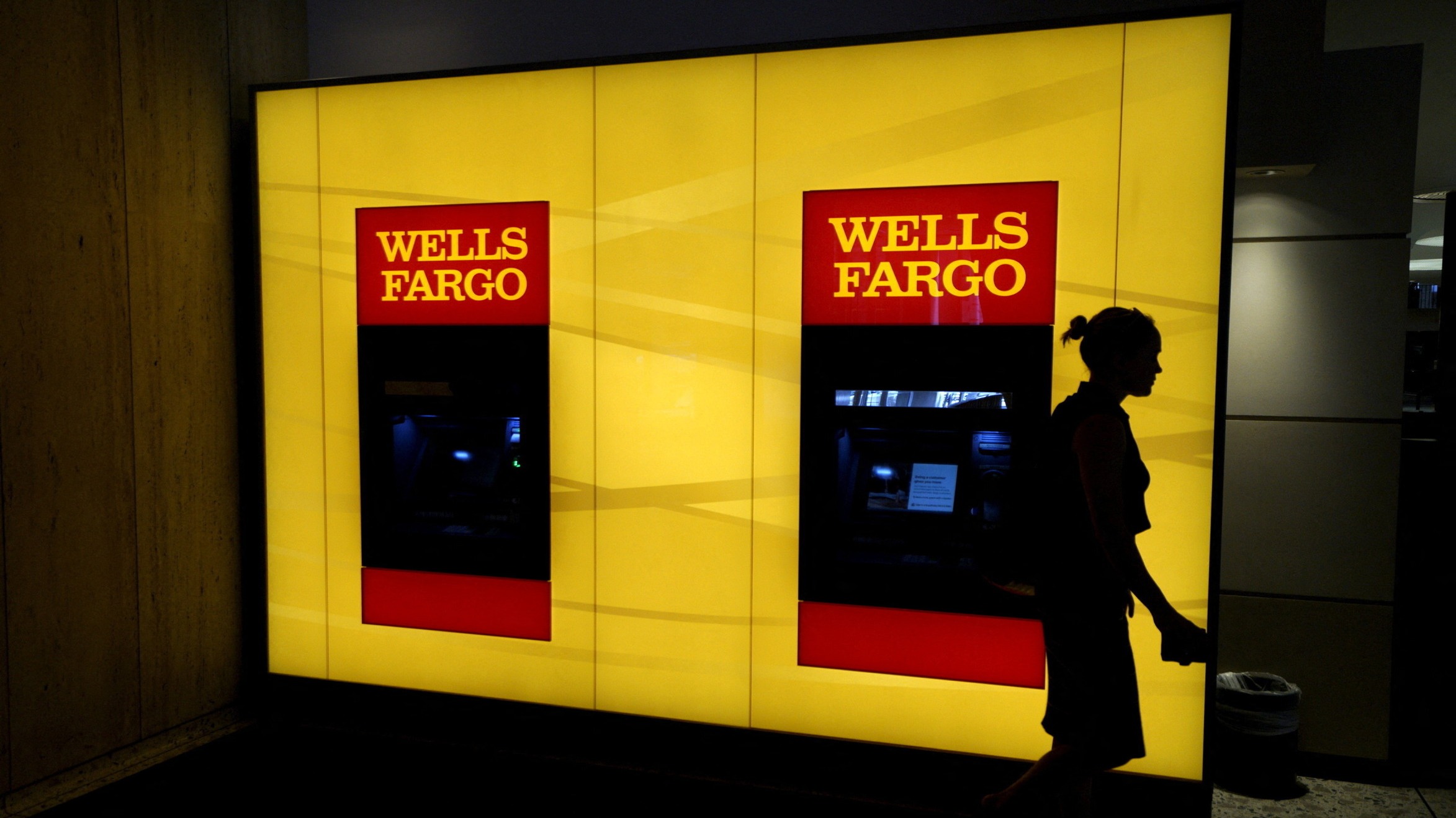 d1e00ek4ebabms.cloudfront.net image