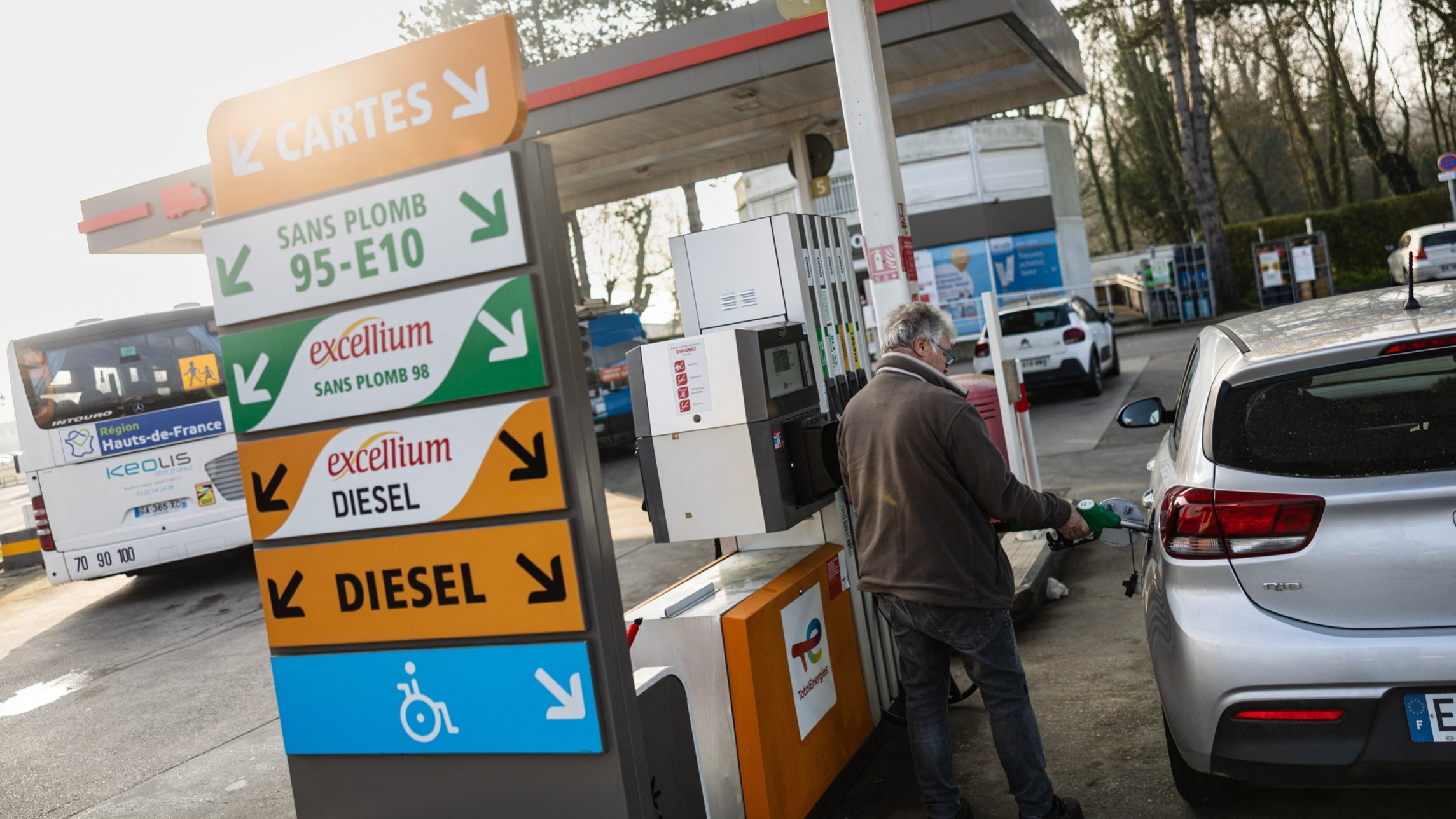 d1e00ek4ebabms.cloudfront.net image