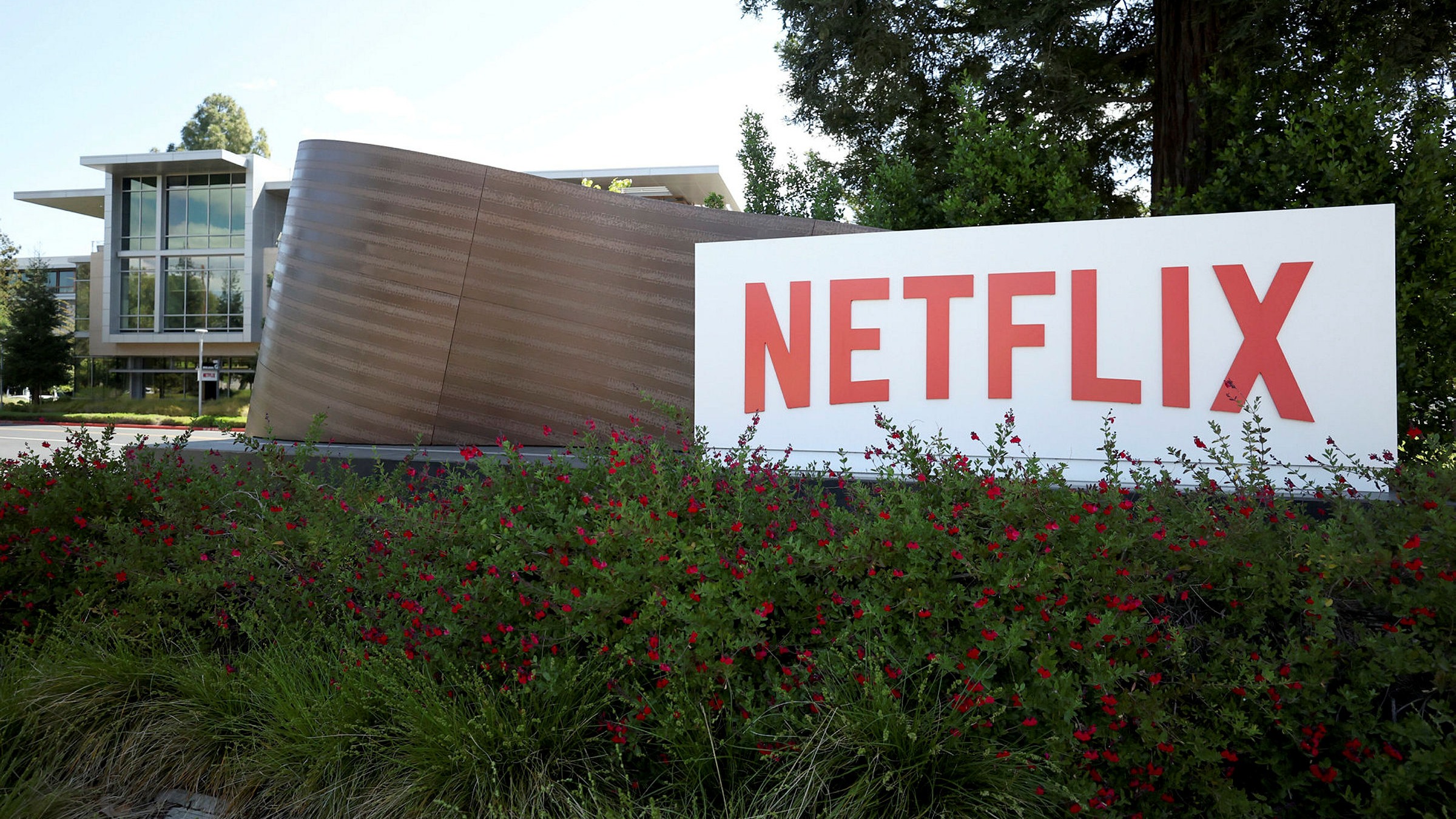 Live News Updates From April Netflix Plunges 35 On Subscriber Growth Warning Ukraine Blames Russia For Failed Mariupol Evacuation Financial Times
