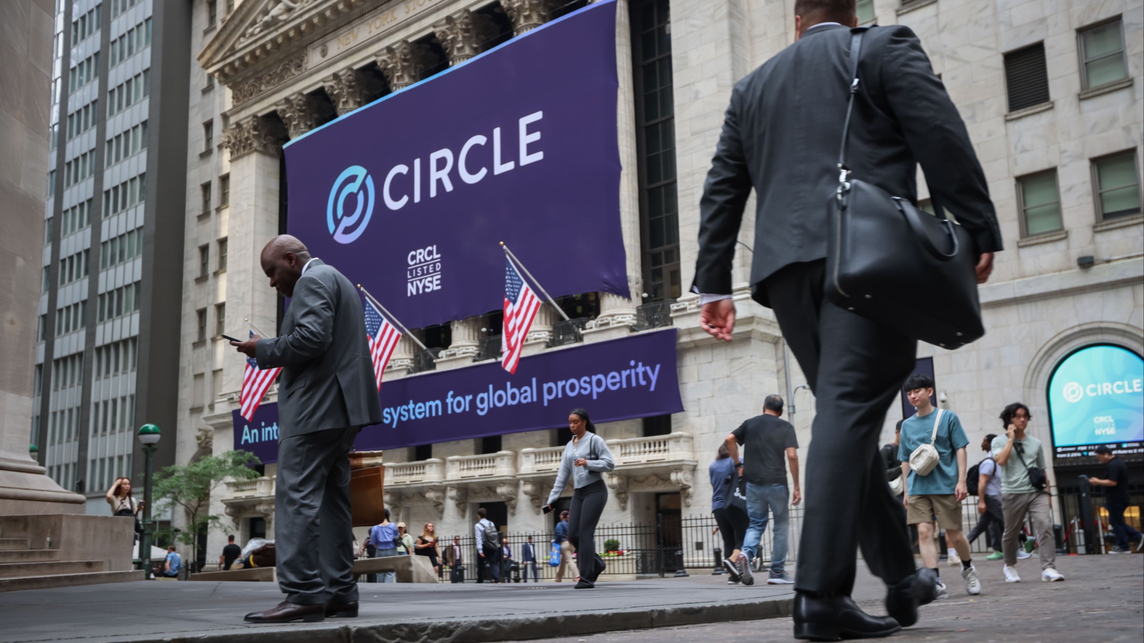 Crypto firm race to banking