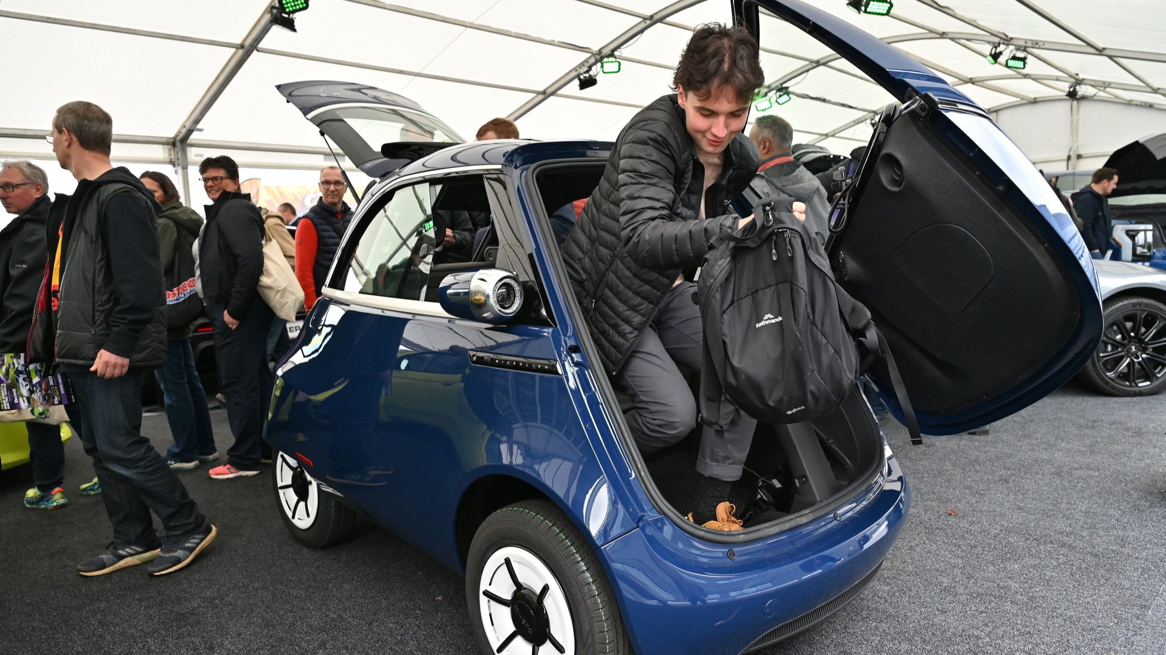 d1e00ek4ebabms.cloudfront.net image