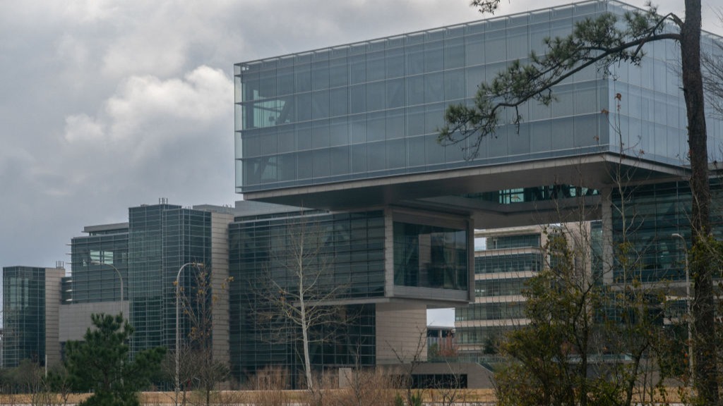 d1e00ek4ebabms.cloudfront.net image