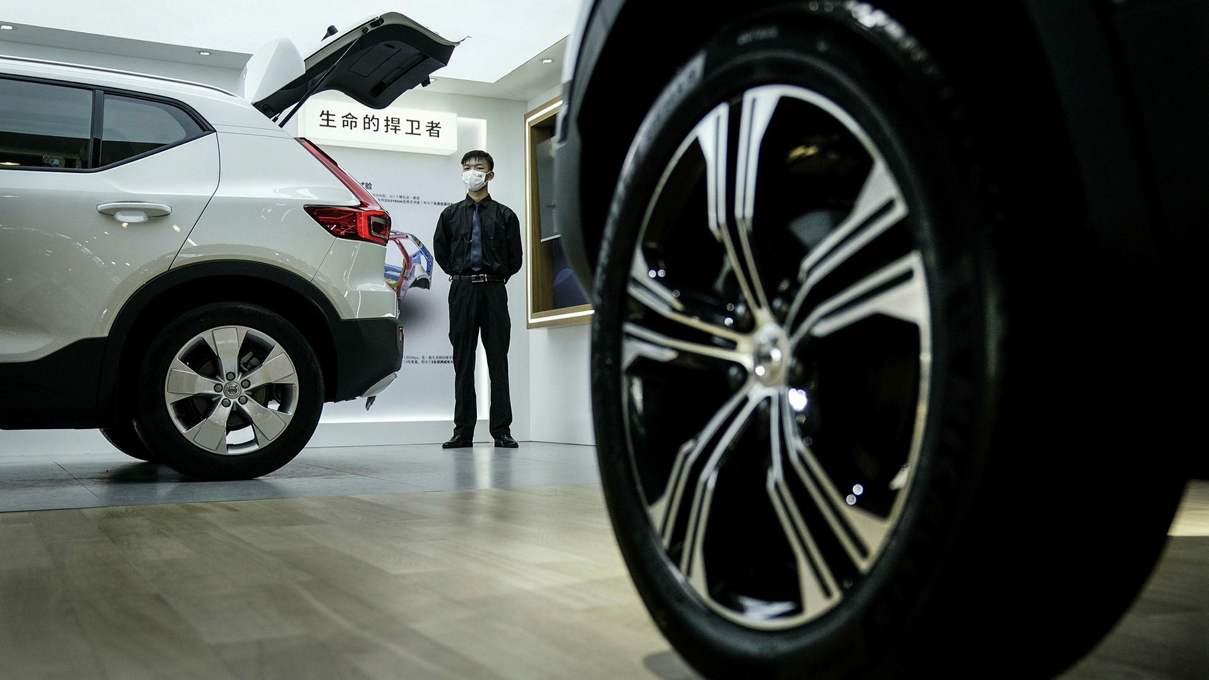 Geely Auto Slashes Sales Target As Profits Plunge Financial Times