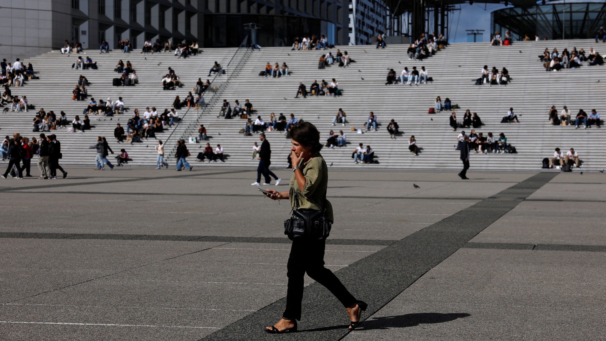 d1e00ek4ebabms.cloudfront.net image