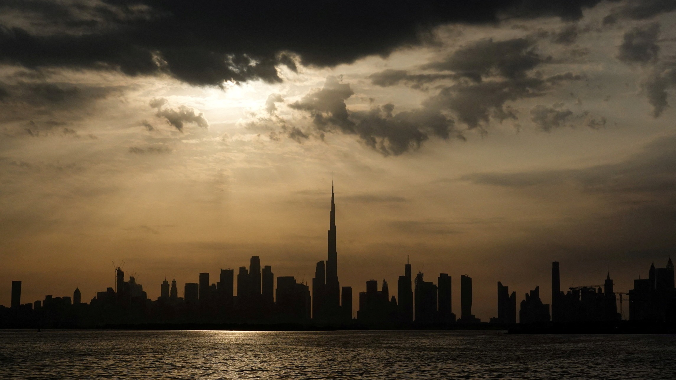 d1e00ek4ebabms.cloudfront.net image