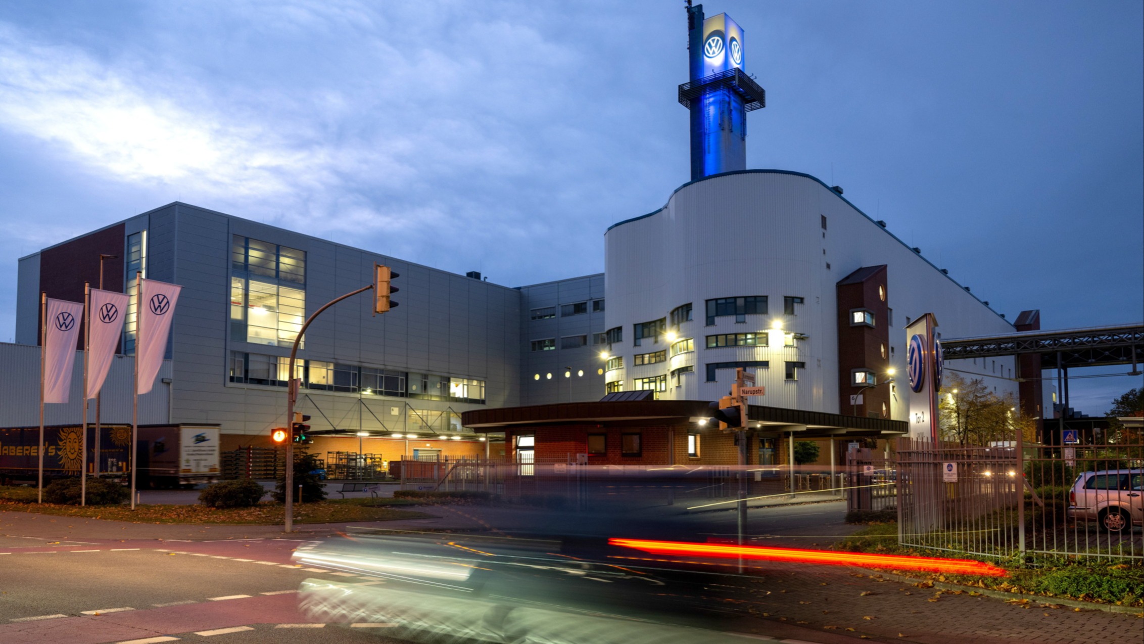 d1e00ek4ebabms.cloudfront.net image