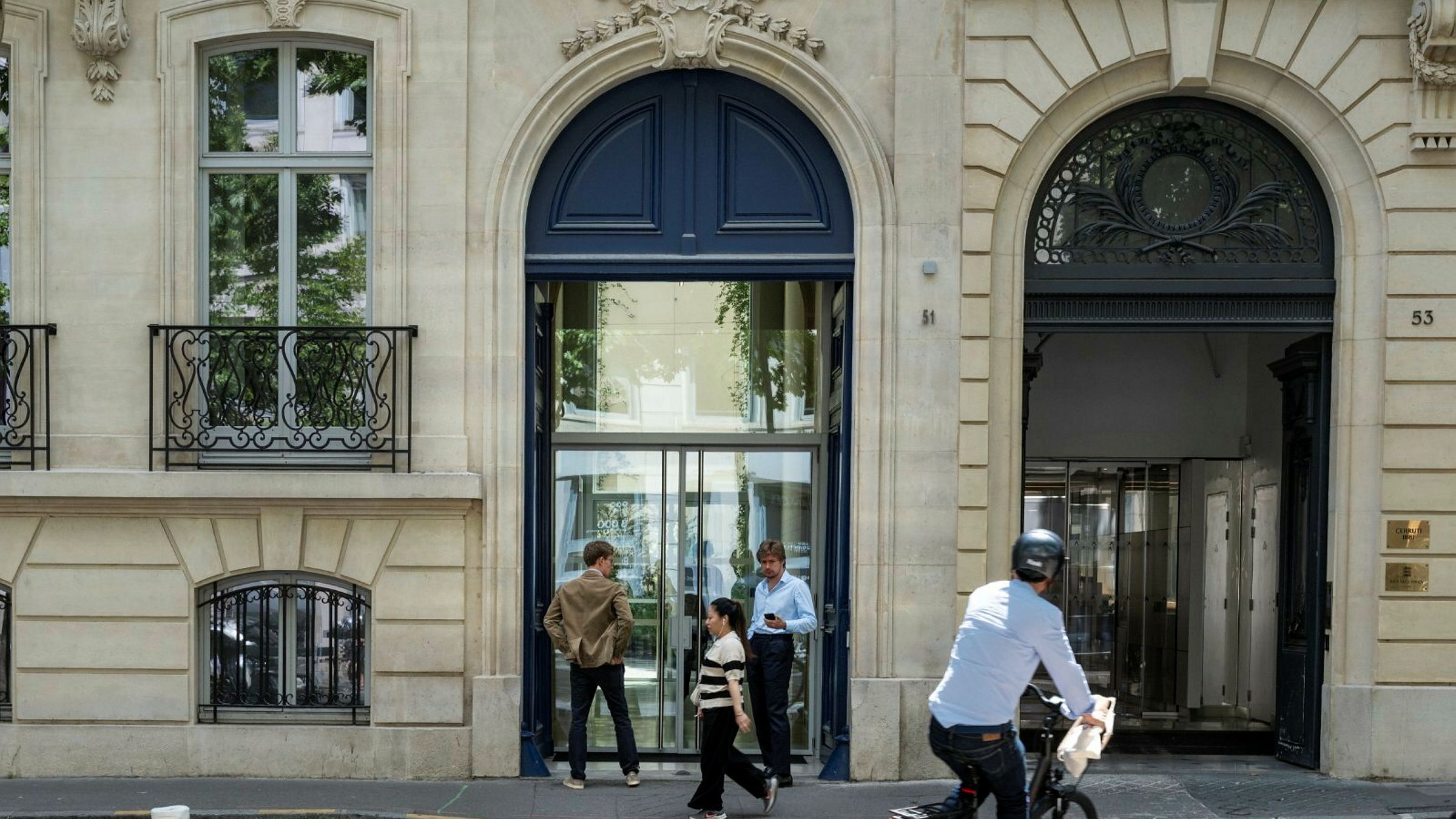 d1e00ek4ebabms.cloudfront.net image