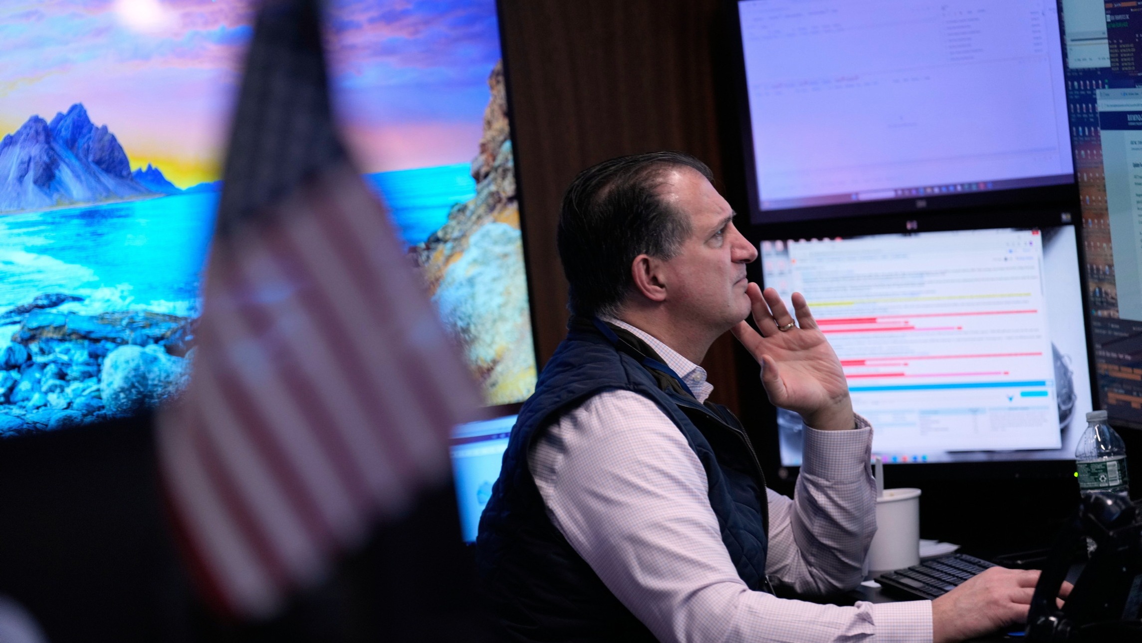 d1e00ek4ebabms.cloudfront.net image