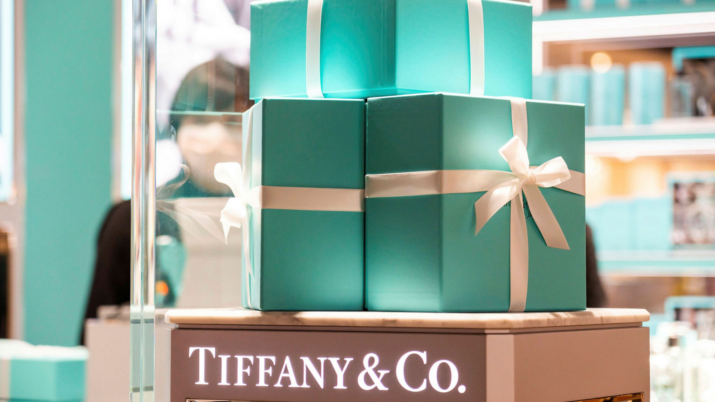 LVMH agrees to buy Tiffany at slightly 