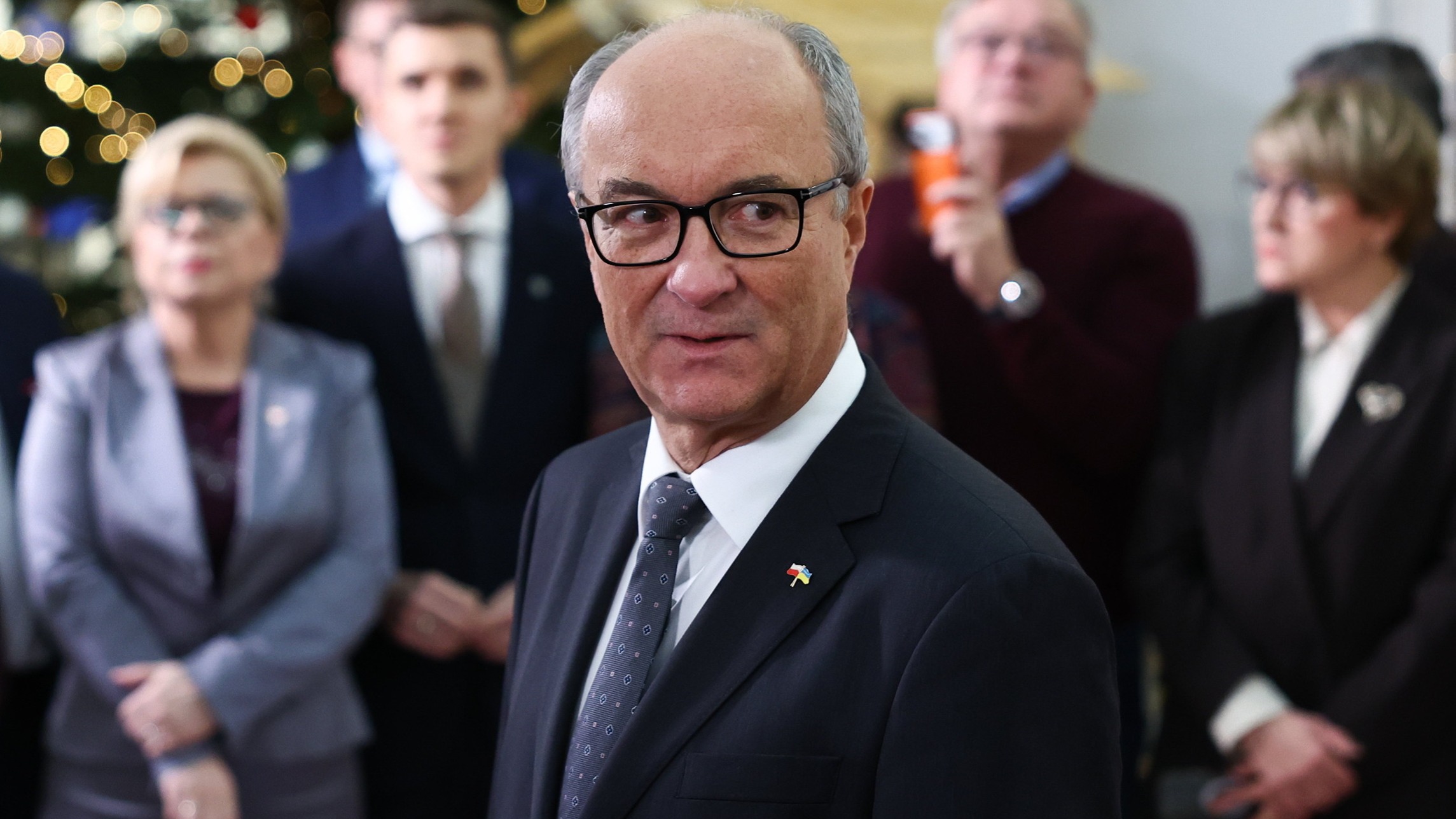 d1e00ek4ebabms.cloudfront.net image