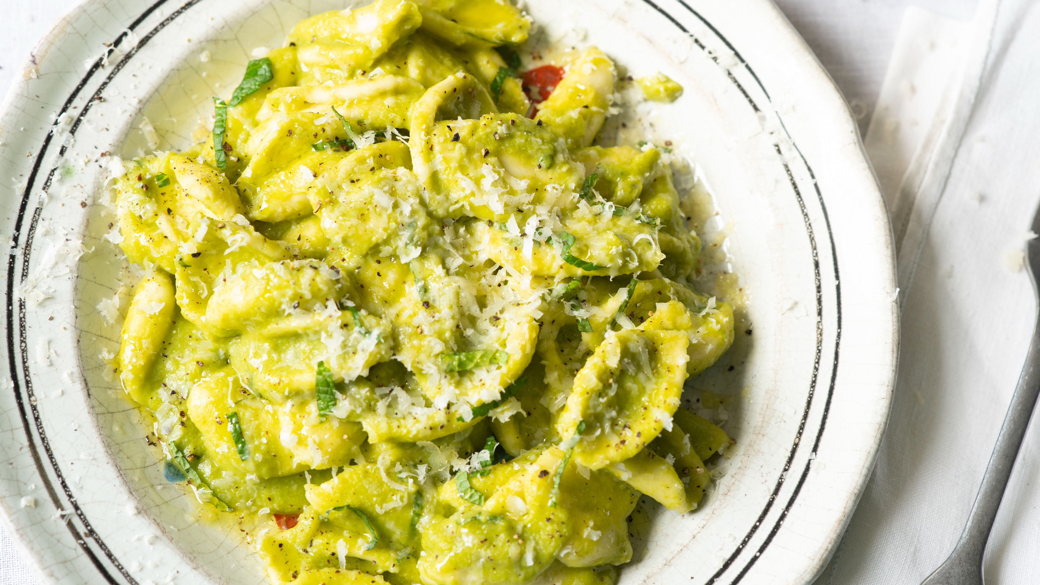 d1e00ek4ebabms.cloudfront.net image