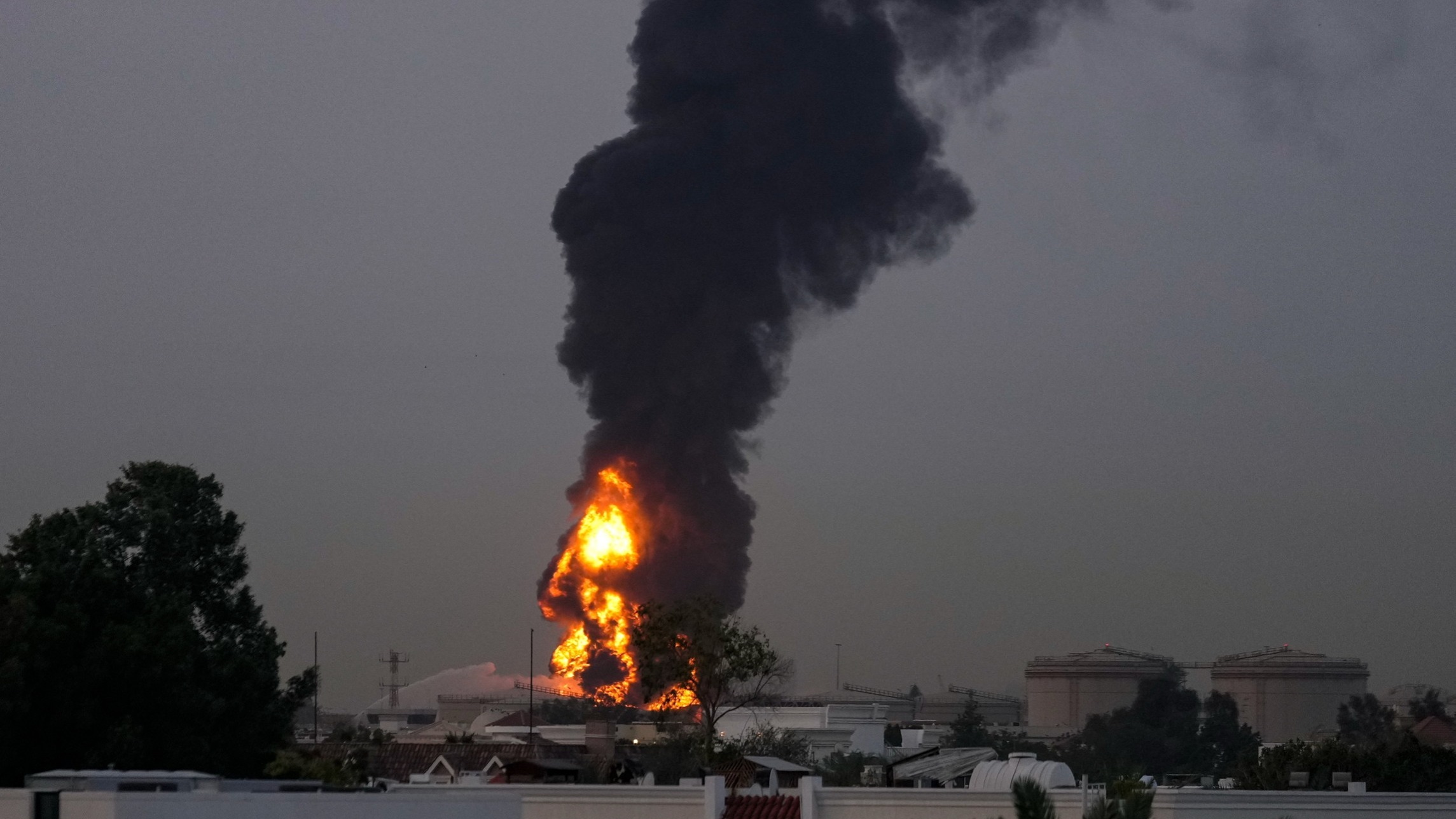 d1e00ek4ebabms.cloudfront.net image