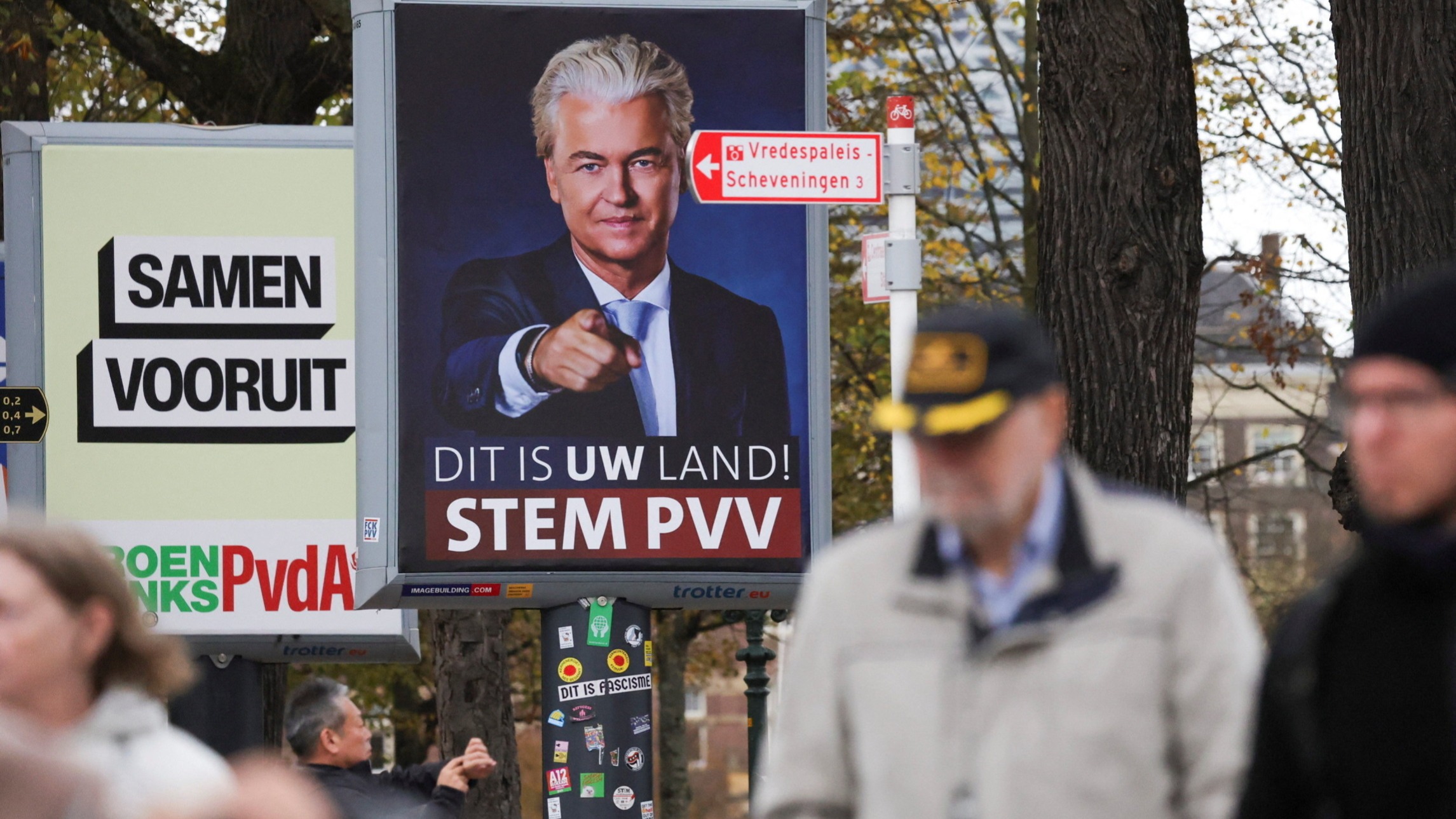 d1e00ek4ebabms.cloudfront.net image