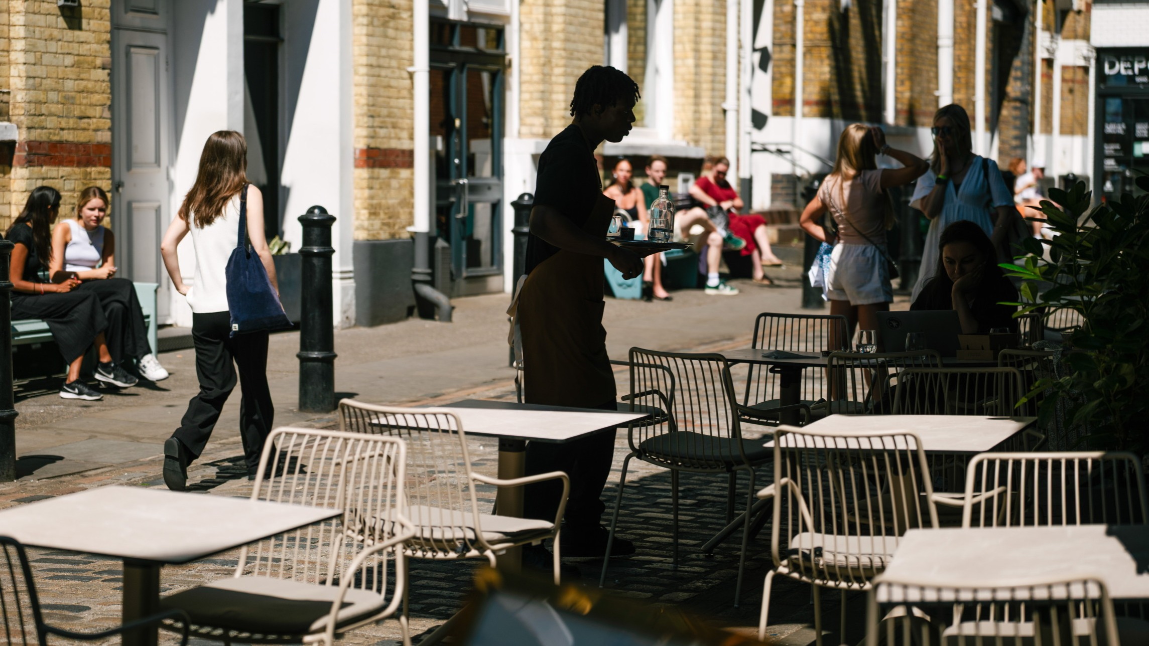 d1e00ek4ebabms.cloudfront.net image