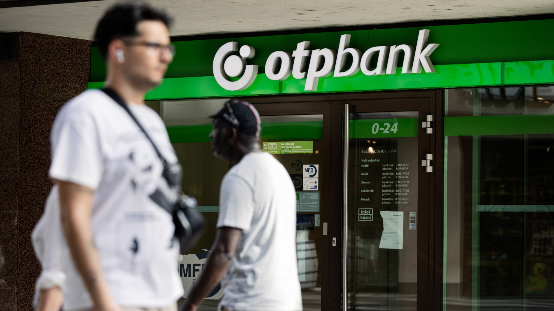 d1e00ek4ebabms.cloudfront.net image