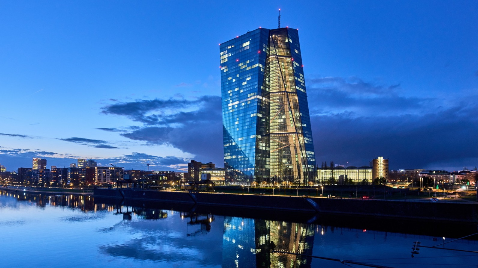 d1e00ek4ebabms.cloudfront.net image