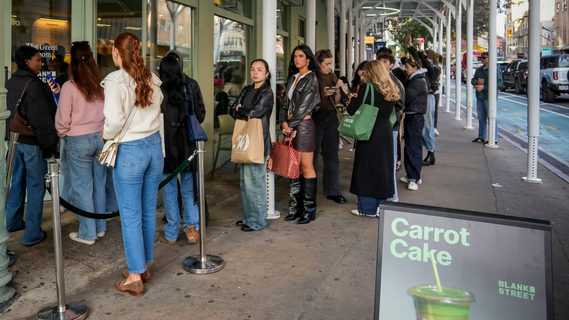 d1e00ek4ebabms.cloudfront.net image