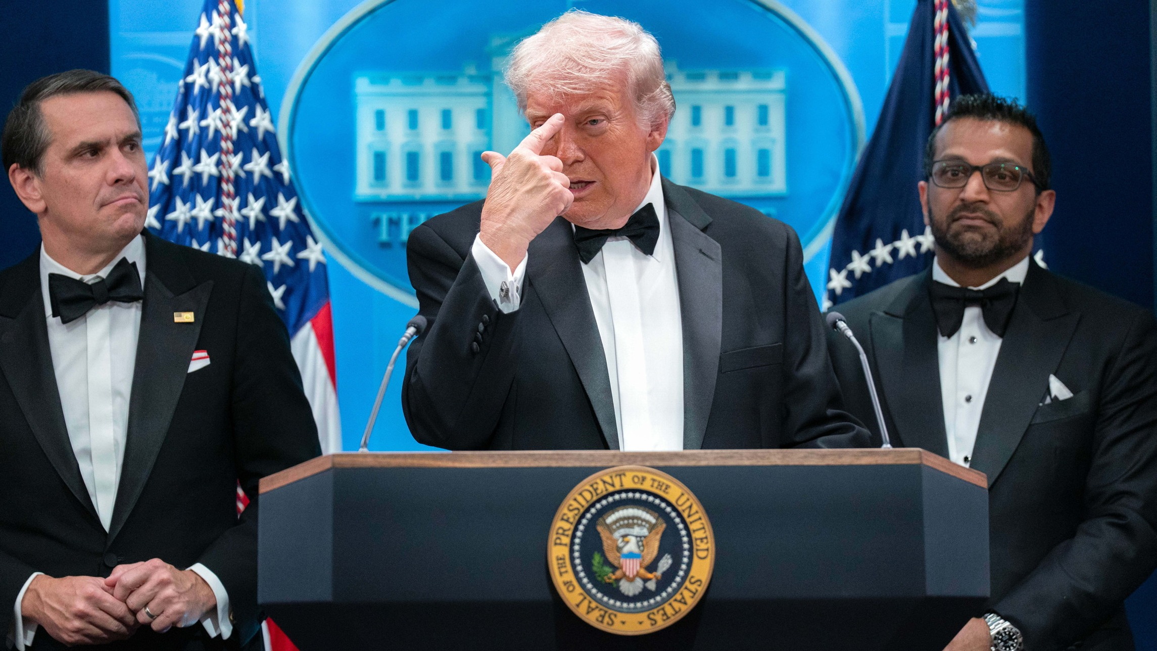 d1e00ek4ebabms.cloudfront.net image