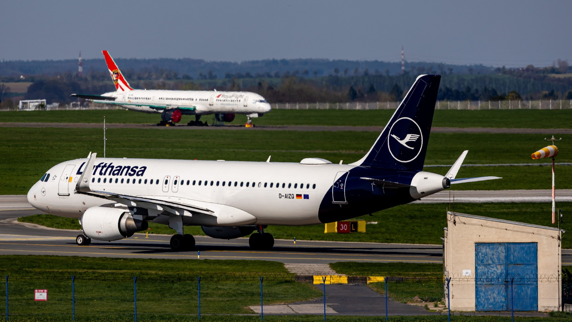 d1e00ek4ebabms.cloudfront.net image