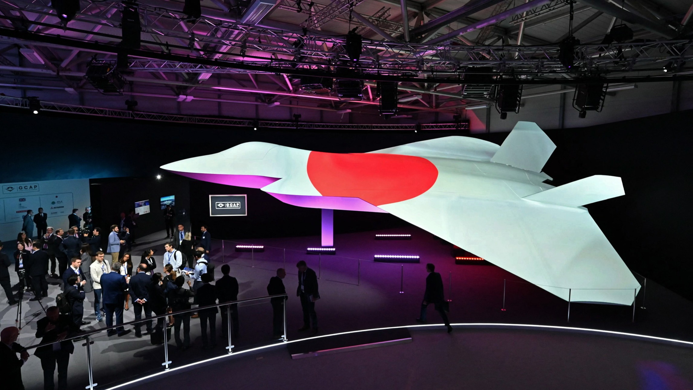 d1e00ek4ebabms.cloudfront.net image