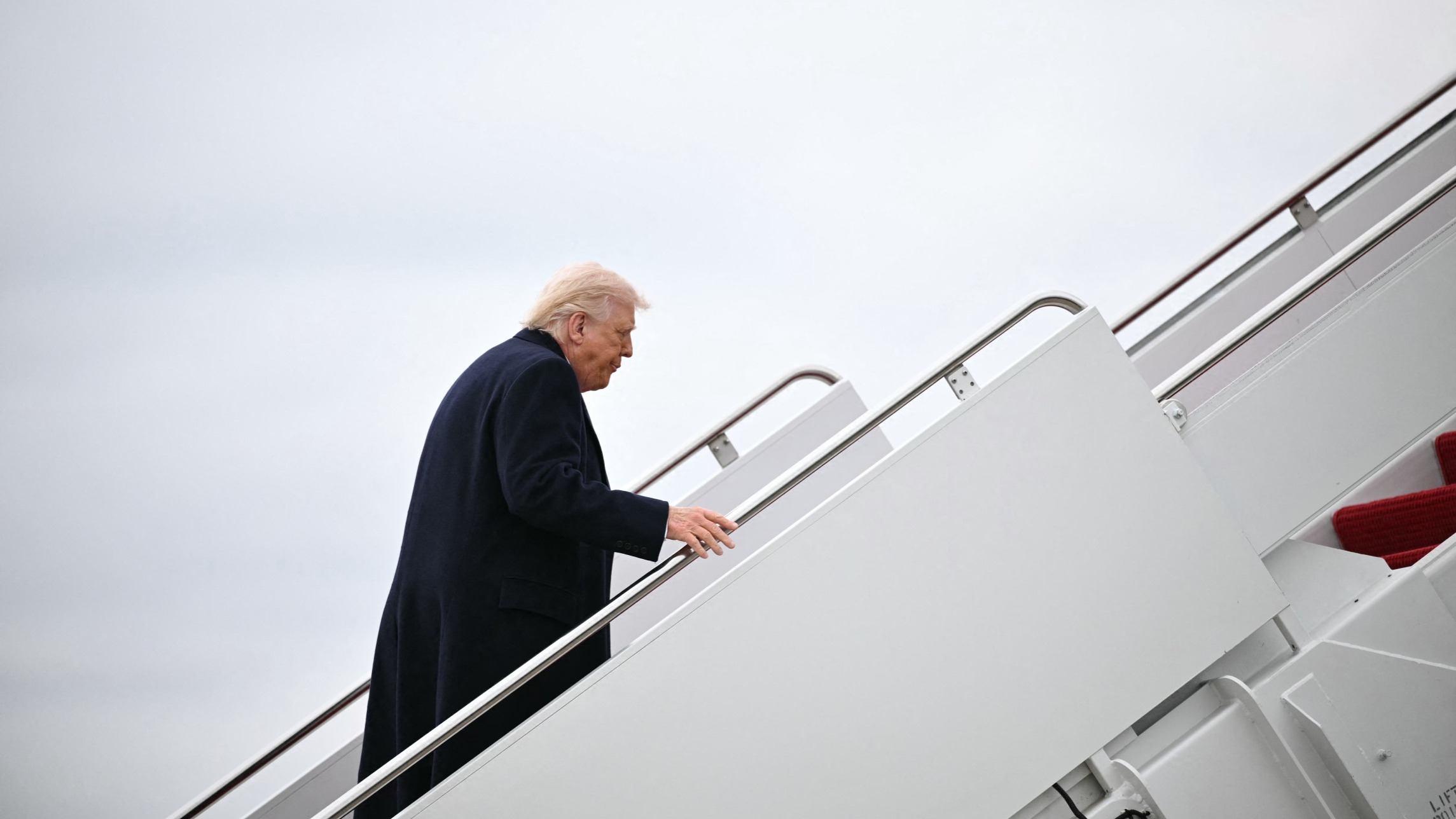 d1e00ek4ebabms.cloudfront.net image