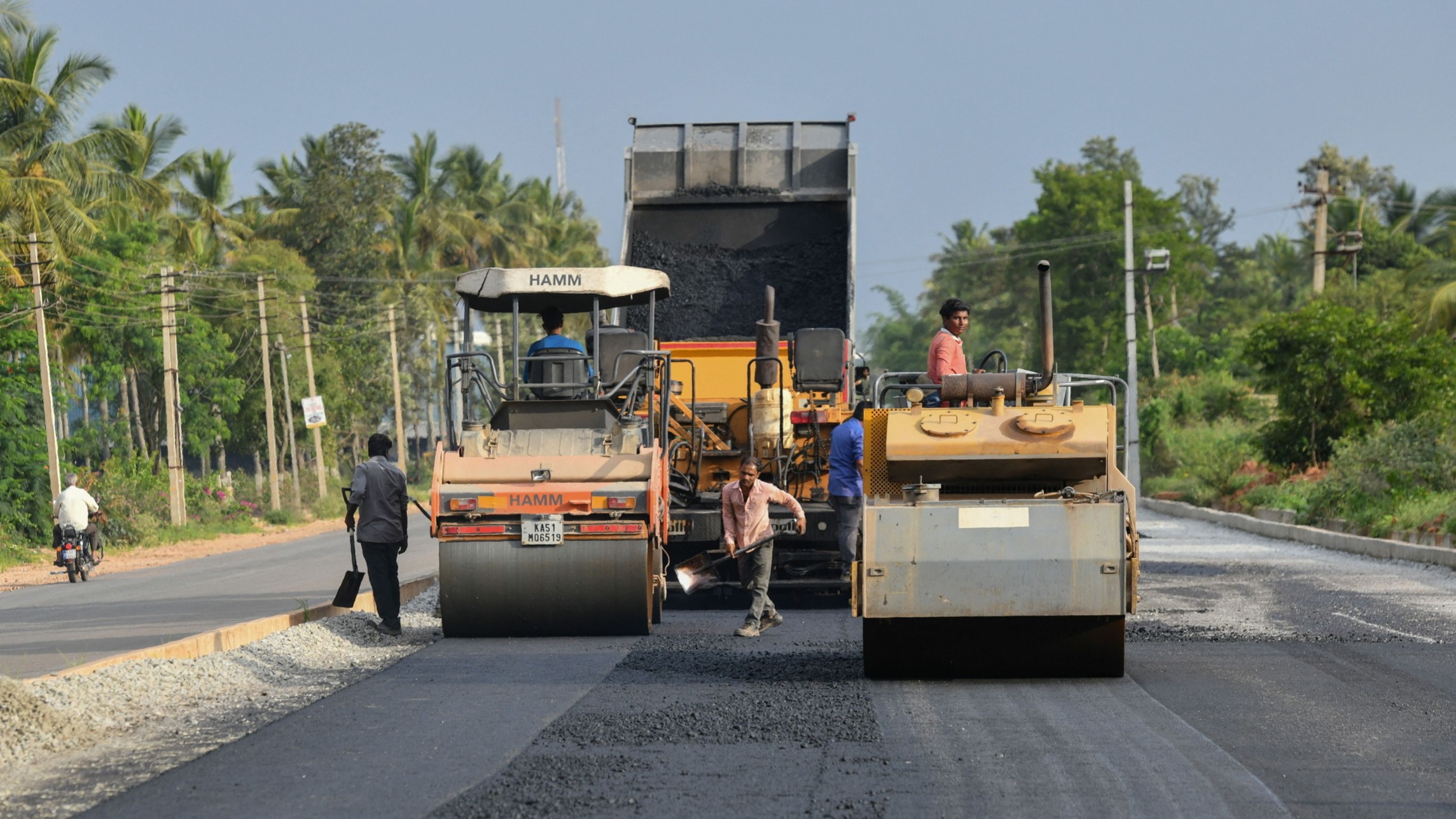 d1e00ek4ebabms.cloudfront.net image