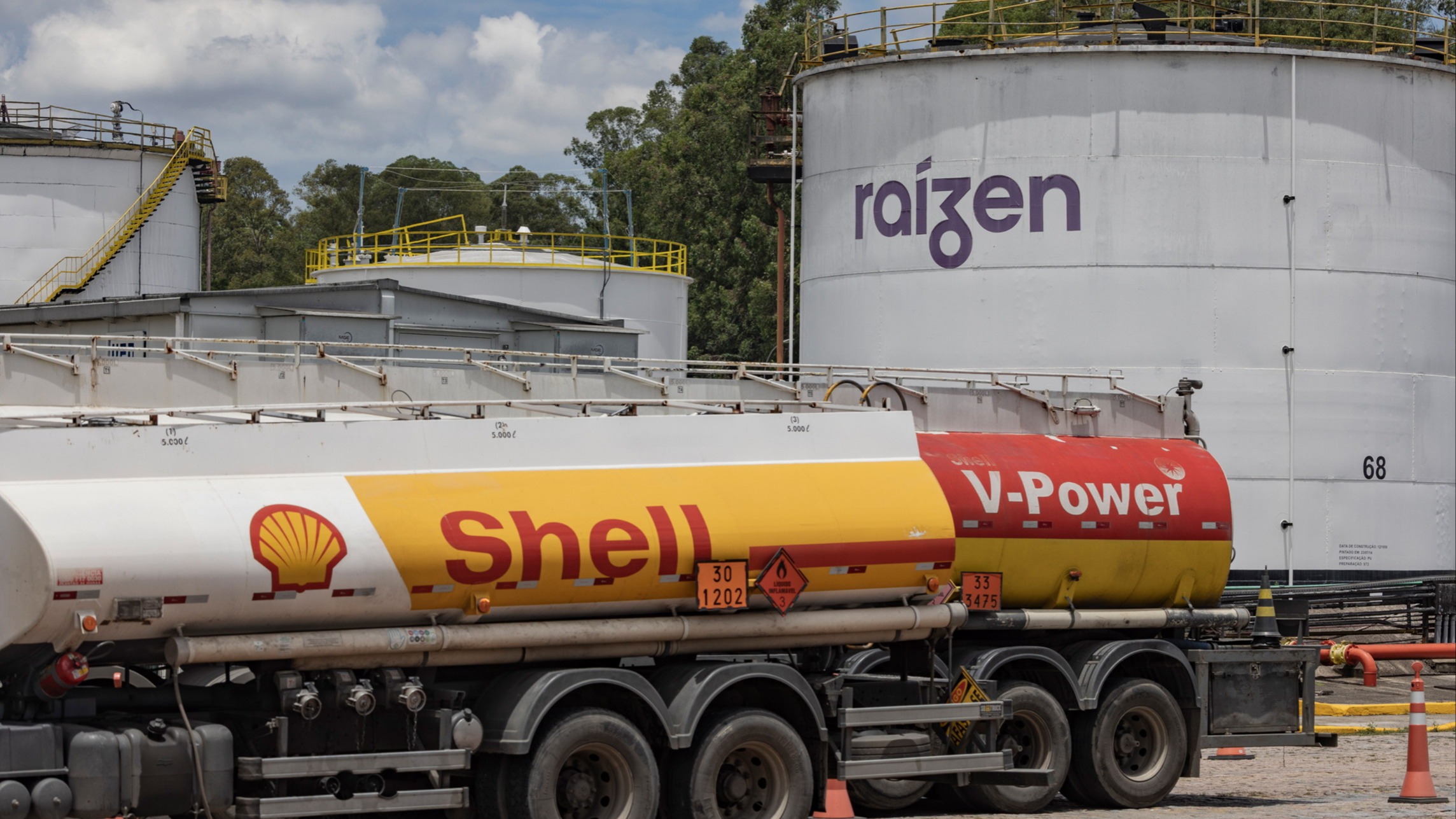 d1e00ek4ebabms.cloudfront.net image