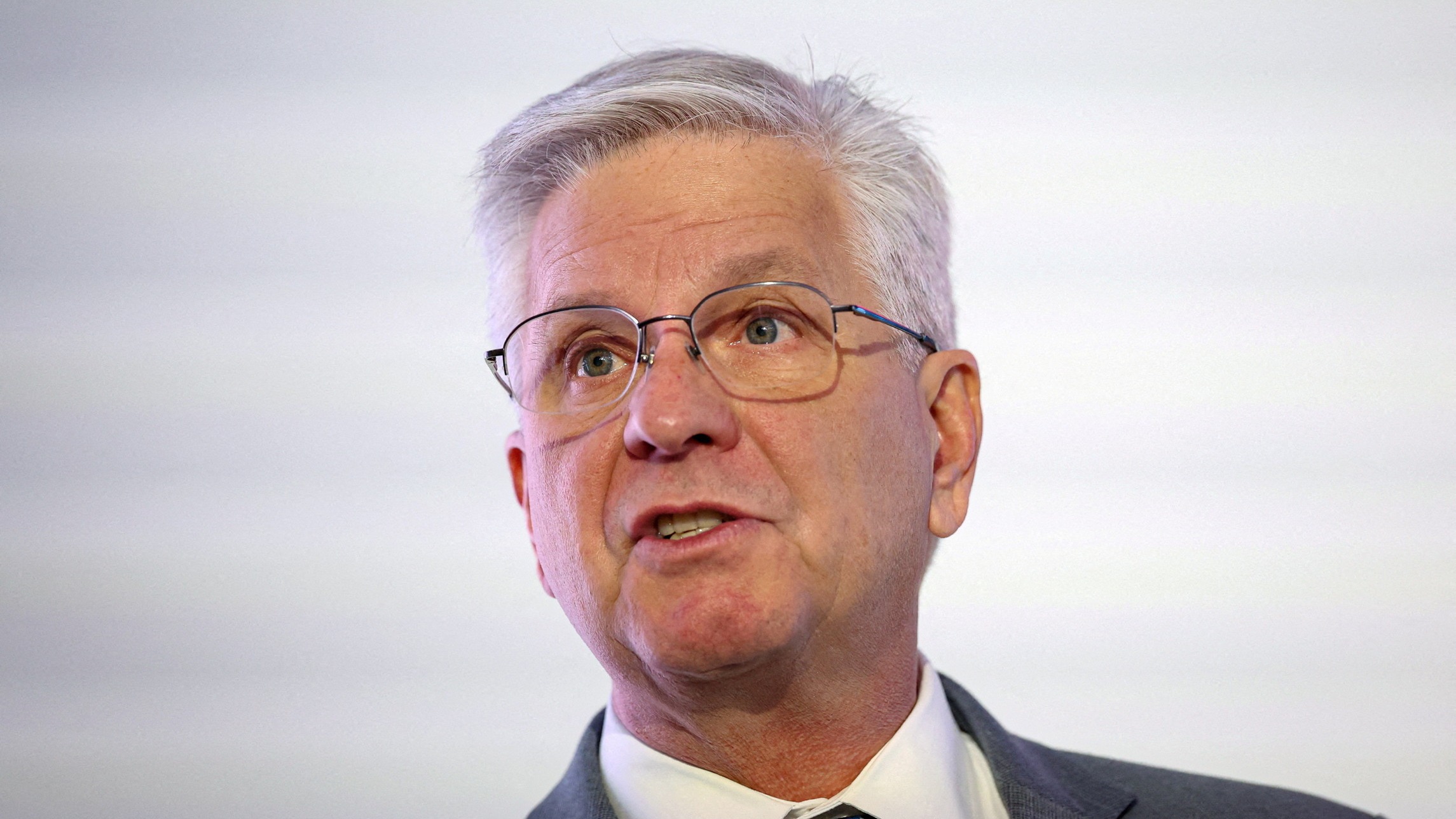 d1e00ek4ebabms.cloudfront.net image