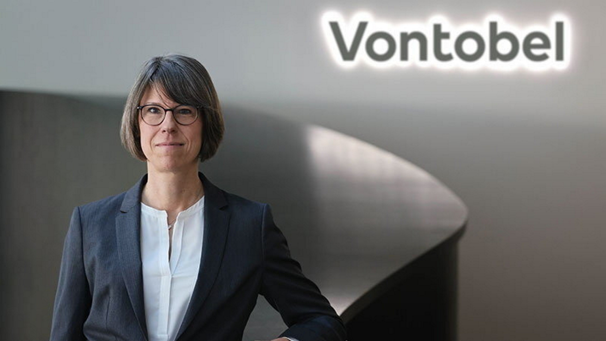 d1e00ek4ebabms.cloudfront.net image