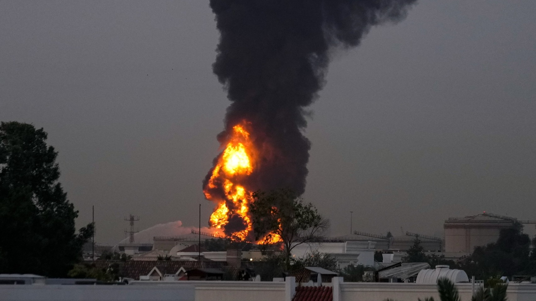 d1e00ek4ebabms.cloudfront.net image