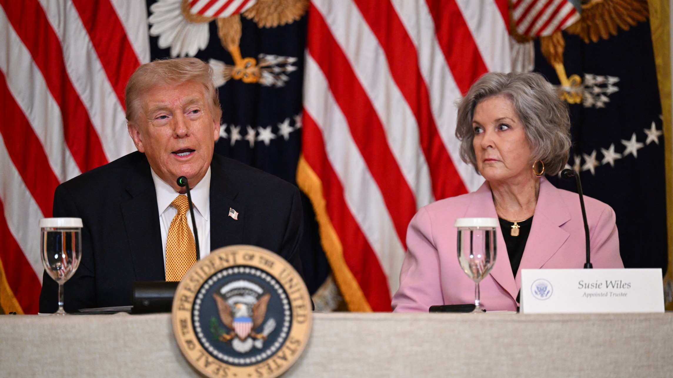 d1e00ek4ebabms.cloudfront.net image