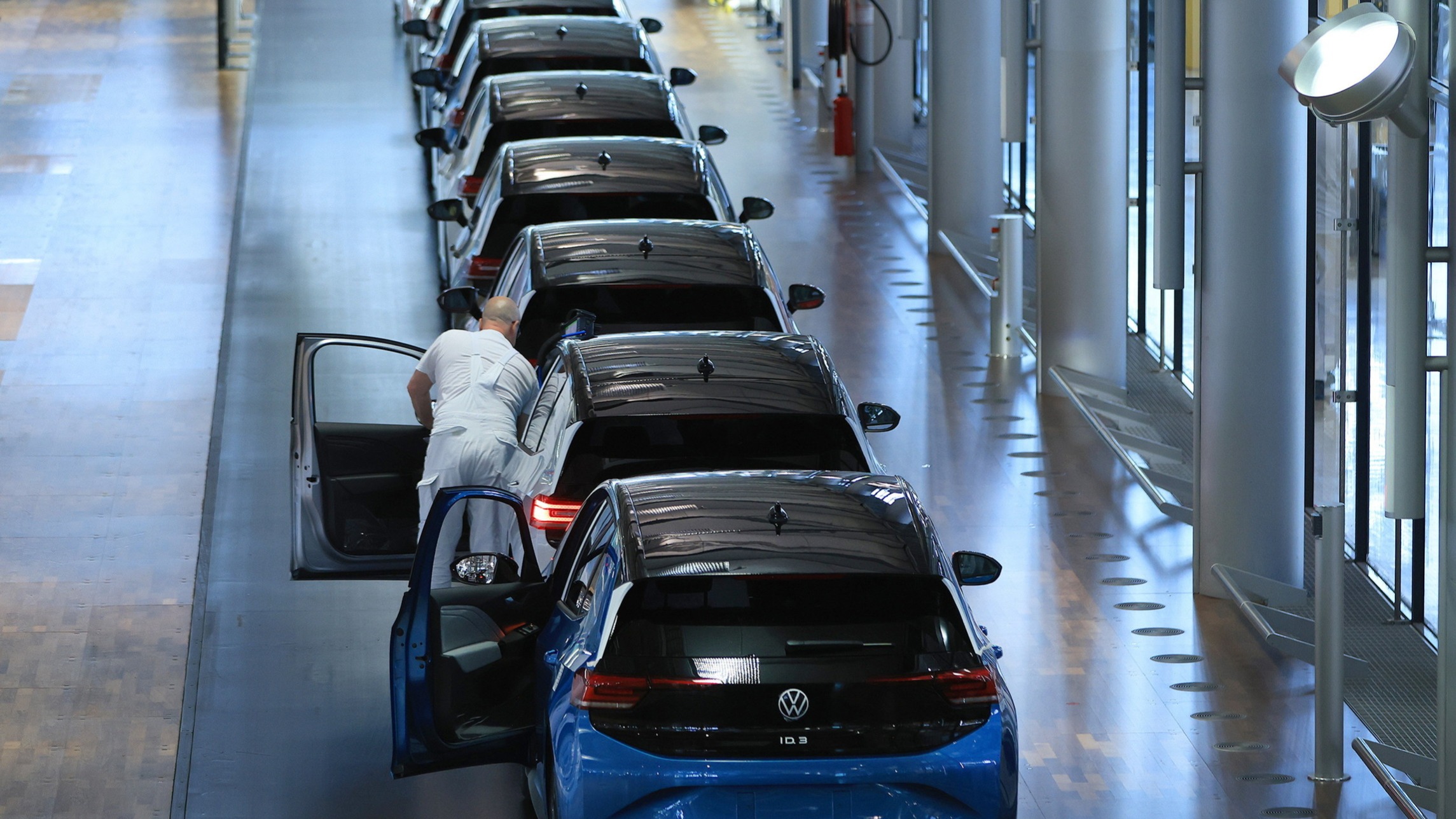 d1e00ek4ebabms.cloudfront.net image