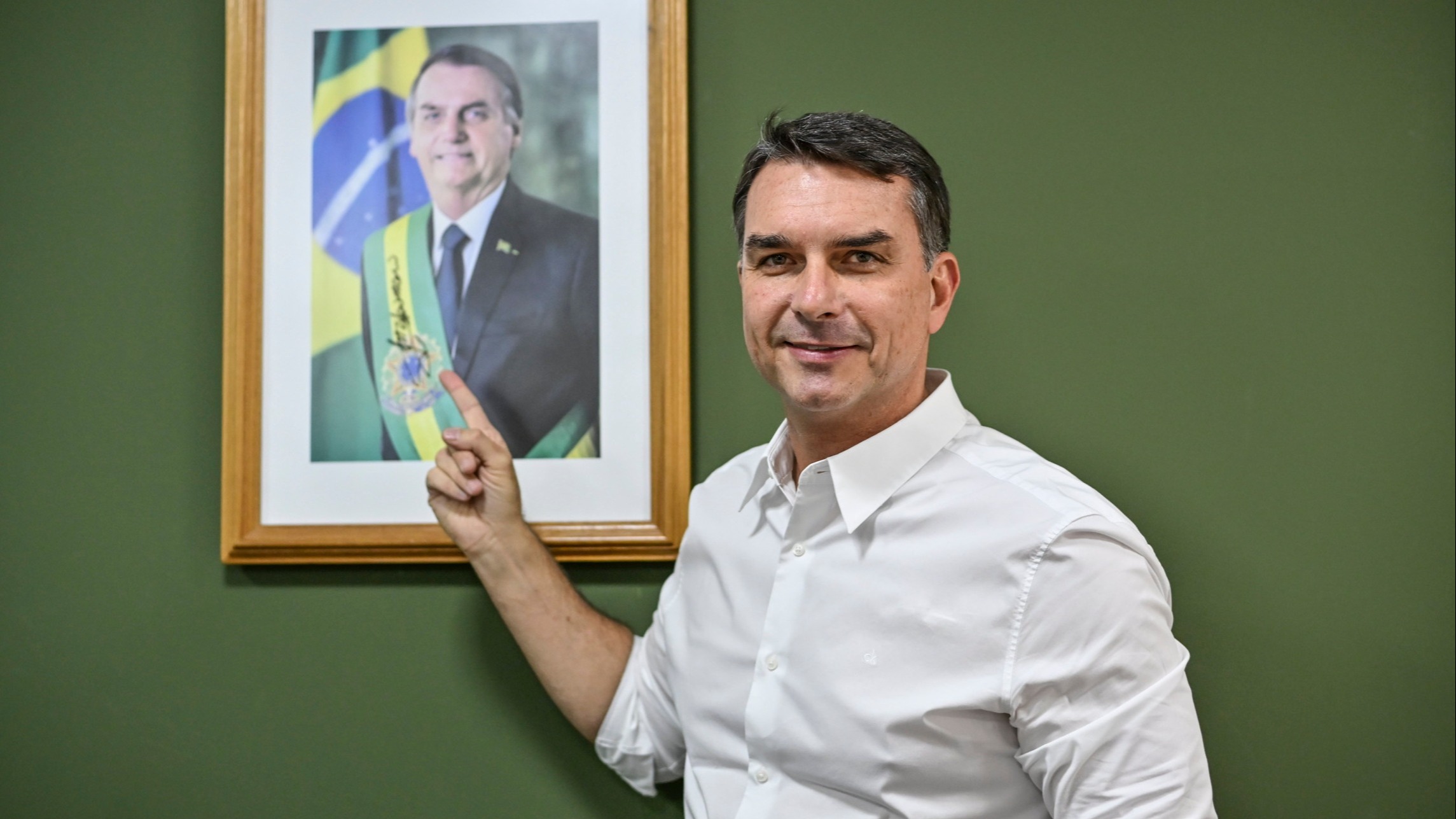 d1e00ek4ebabms.cloudfront.net image