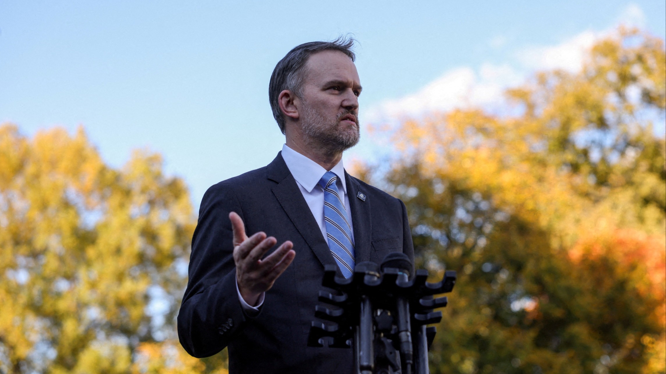 d1e00ek4ebabms.cloudfront.net image