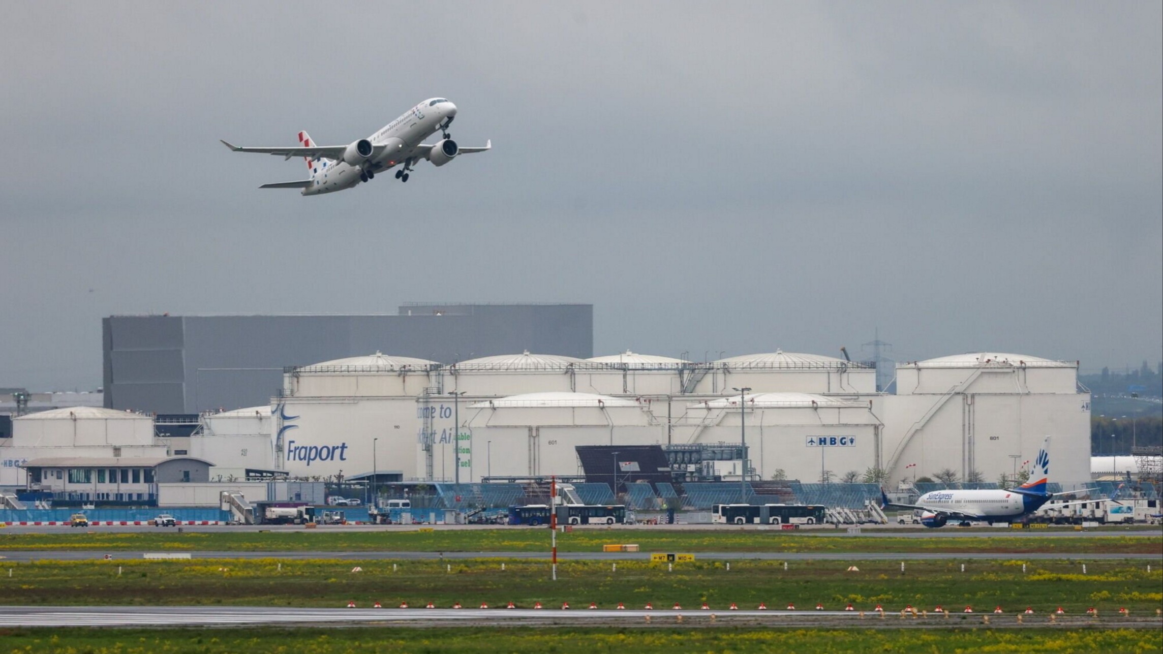 d1e00ek4ebabms.cloudfront.net image